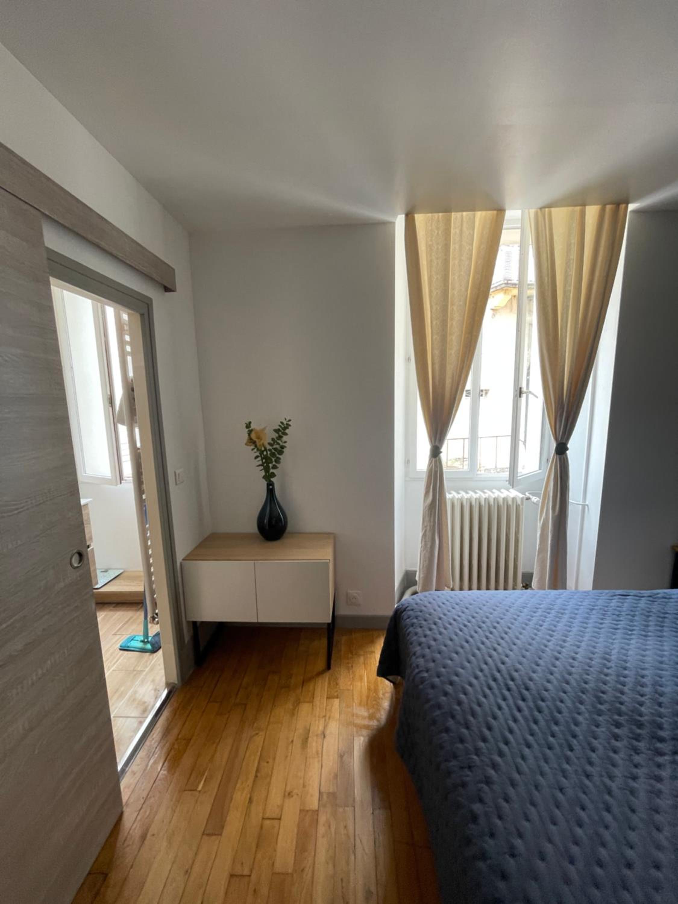 Liberté et Confort, appartement entier, moderne avec 2 chambres et cuisine équipée au coeur de Semur