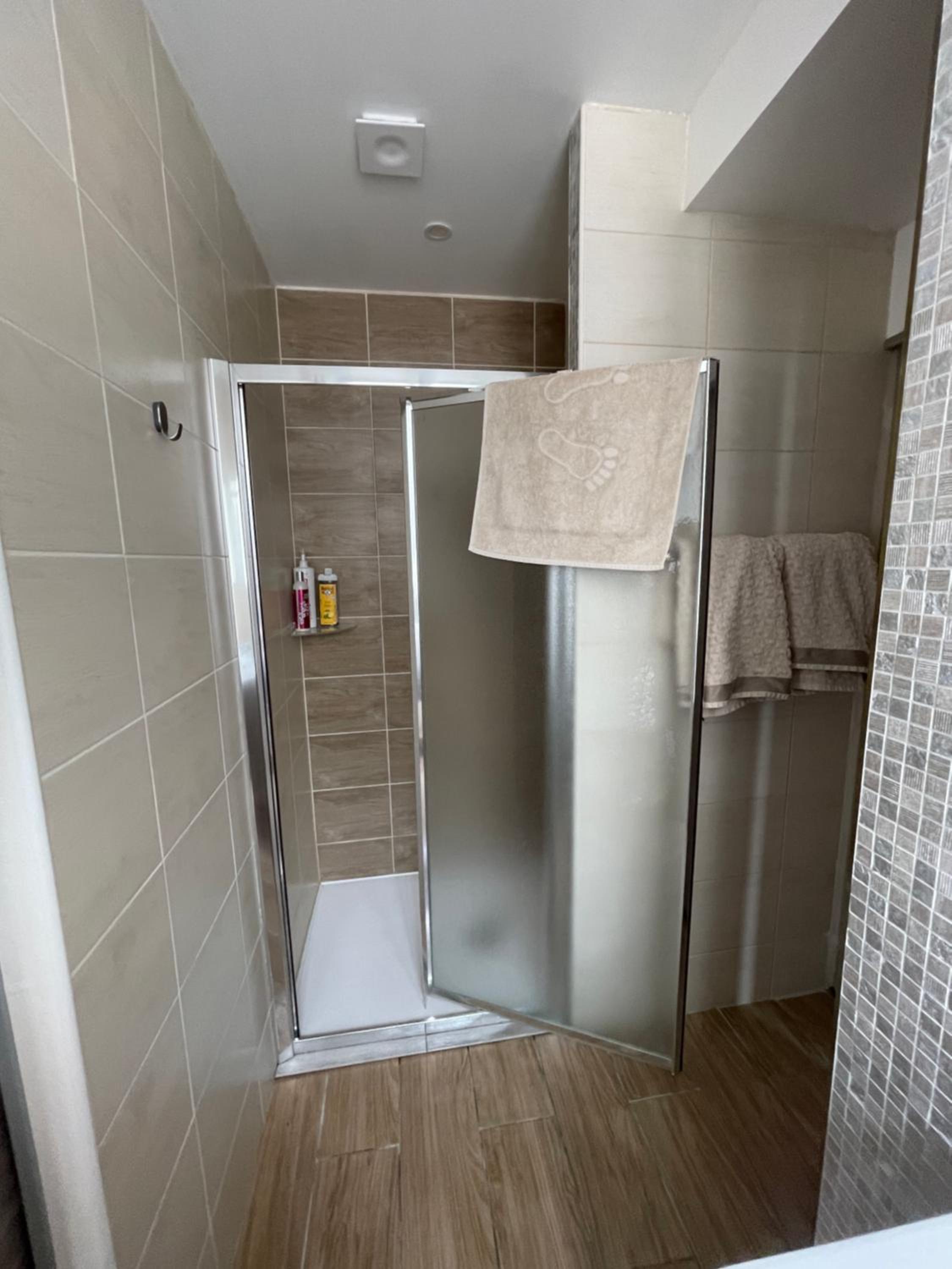 Liberté et Confort, appartement entier, moderne avec 2 chambres et cuisine équipée au coeur de Semur