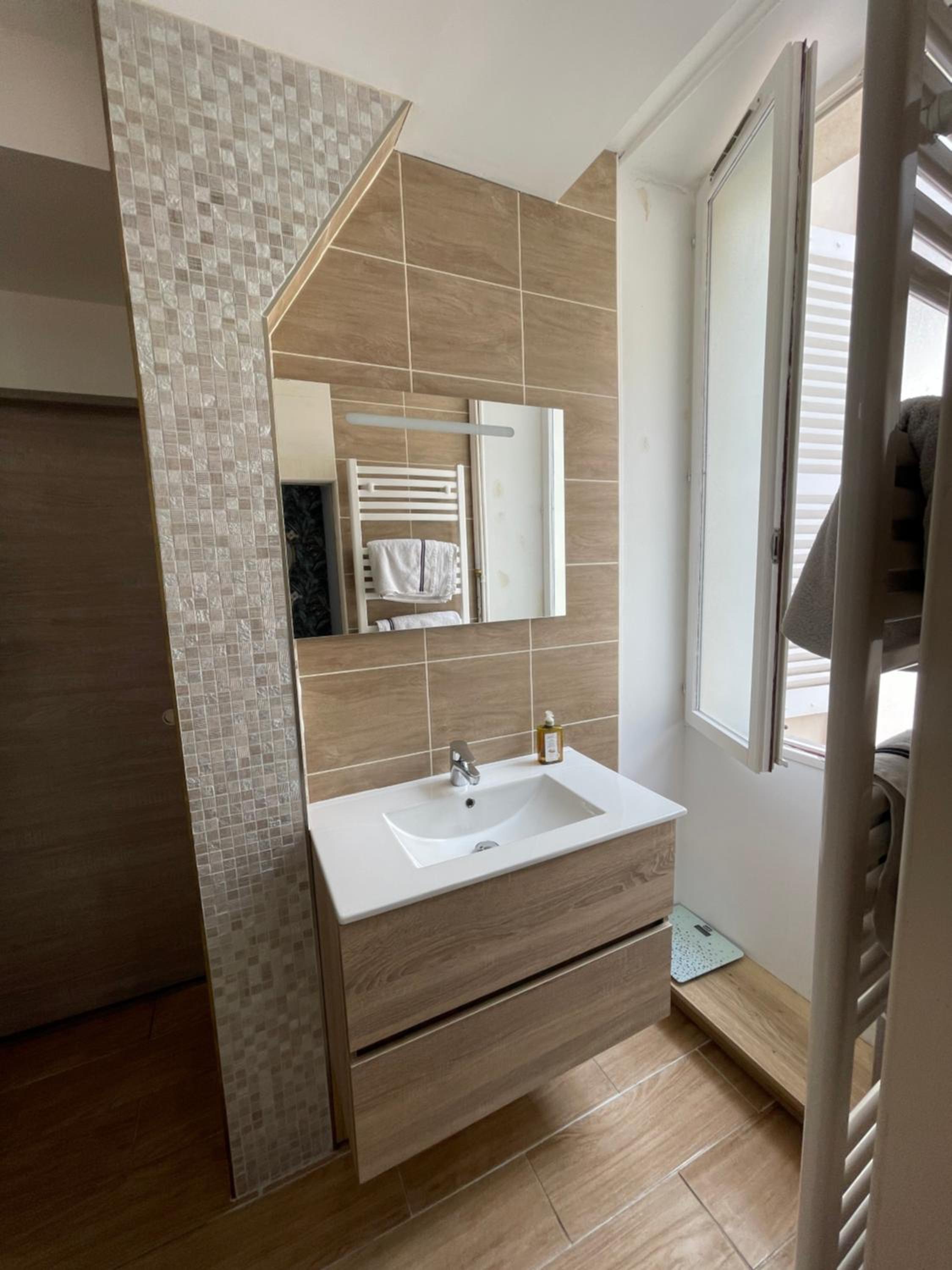 Liberté et Confort, appartement entier, moderne avec 2 chambres et cuisine équipée au coeur de Semur