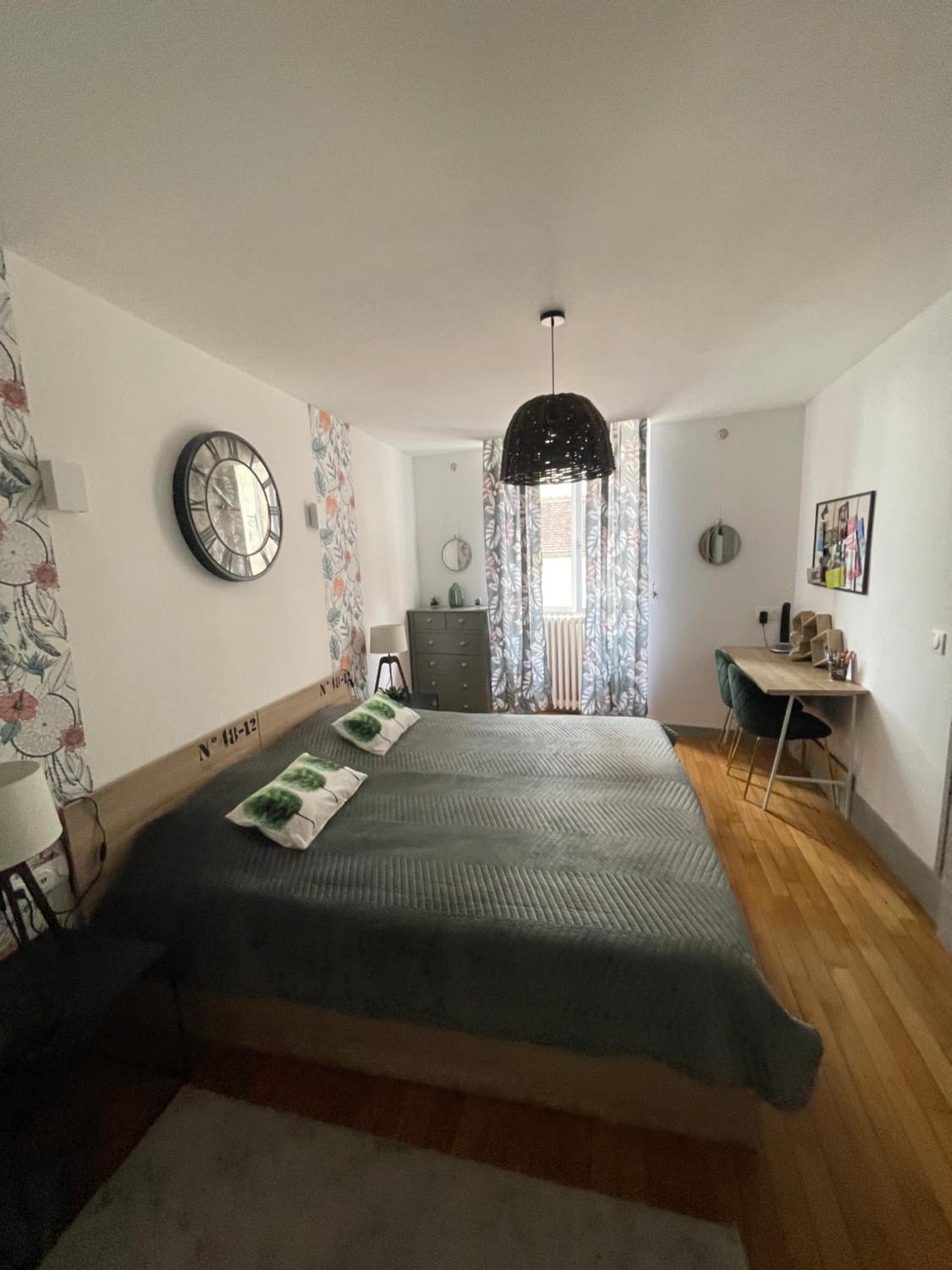 Liberté et Confort, appartement entier, moderne avec 2 chambres et cuisine équipée au coeur de Semur
