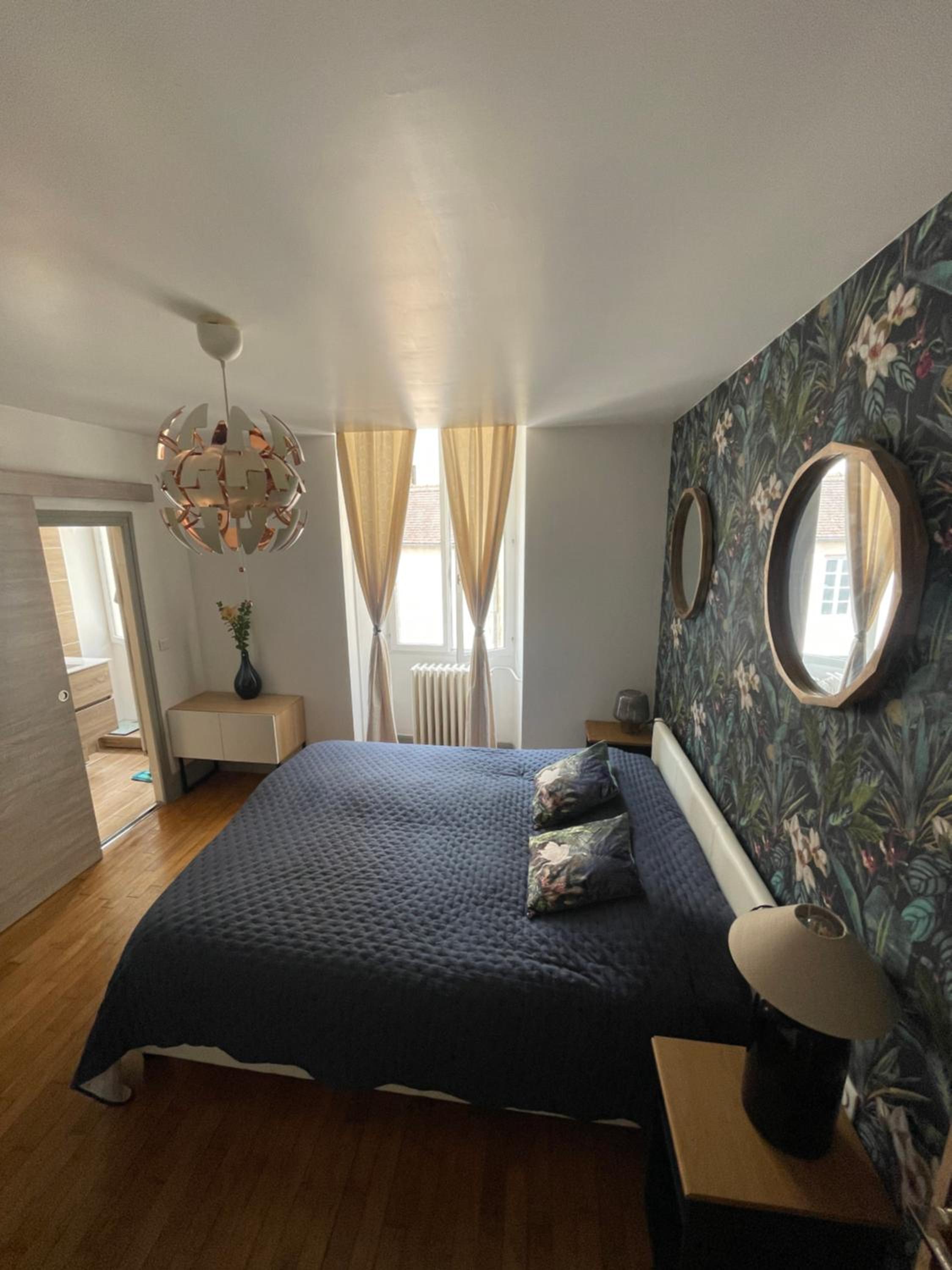 Liberté et Confort, appartement entier, moderne avec 2 chambres et cuisine équipée au coeur de Semur