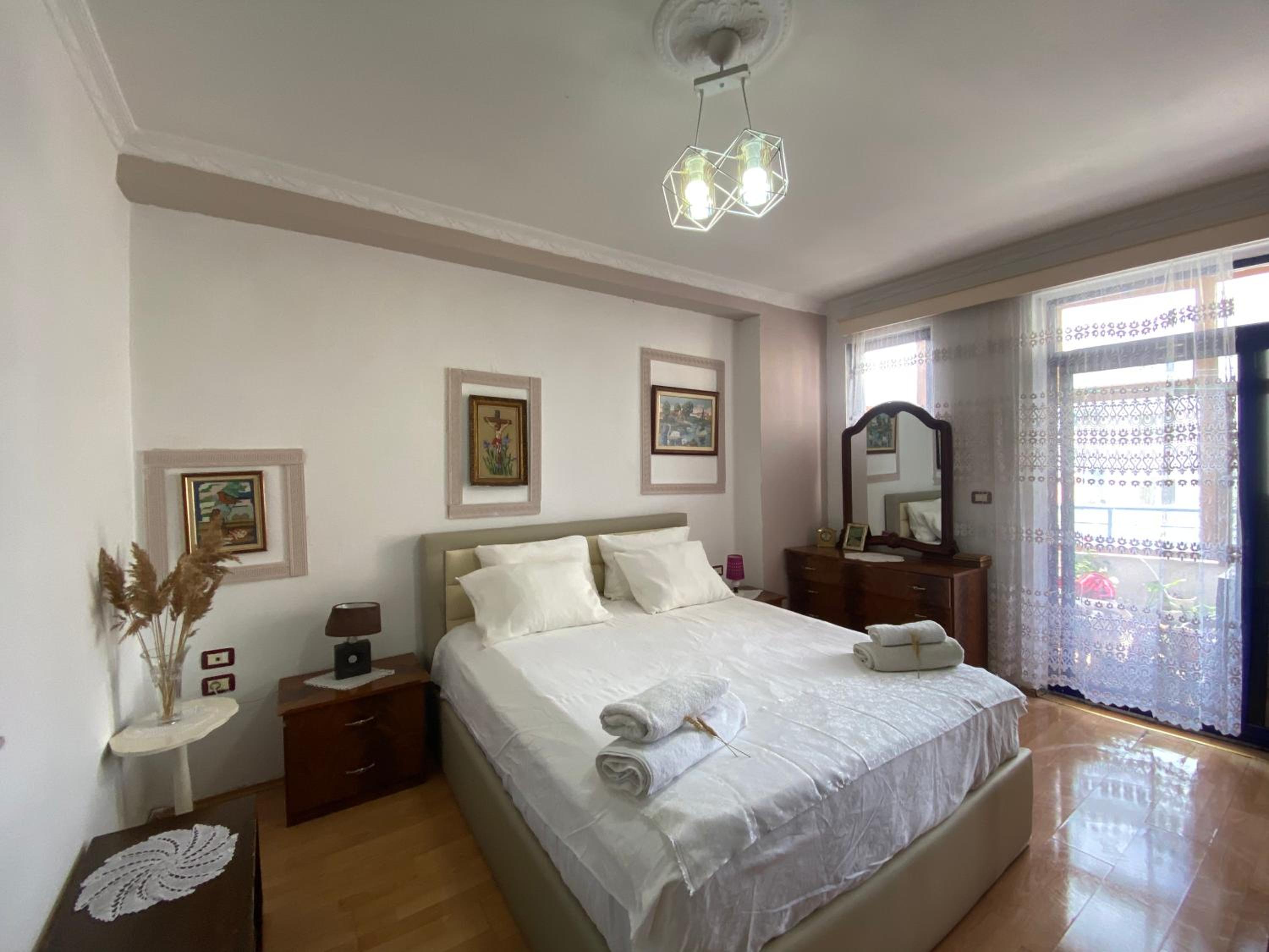 Apartament Karafili