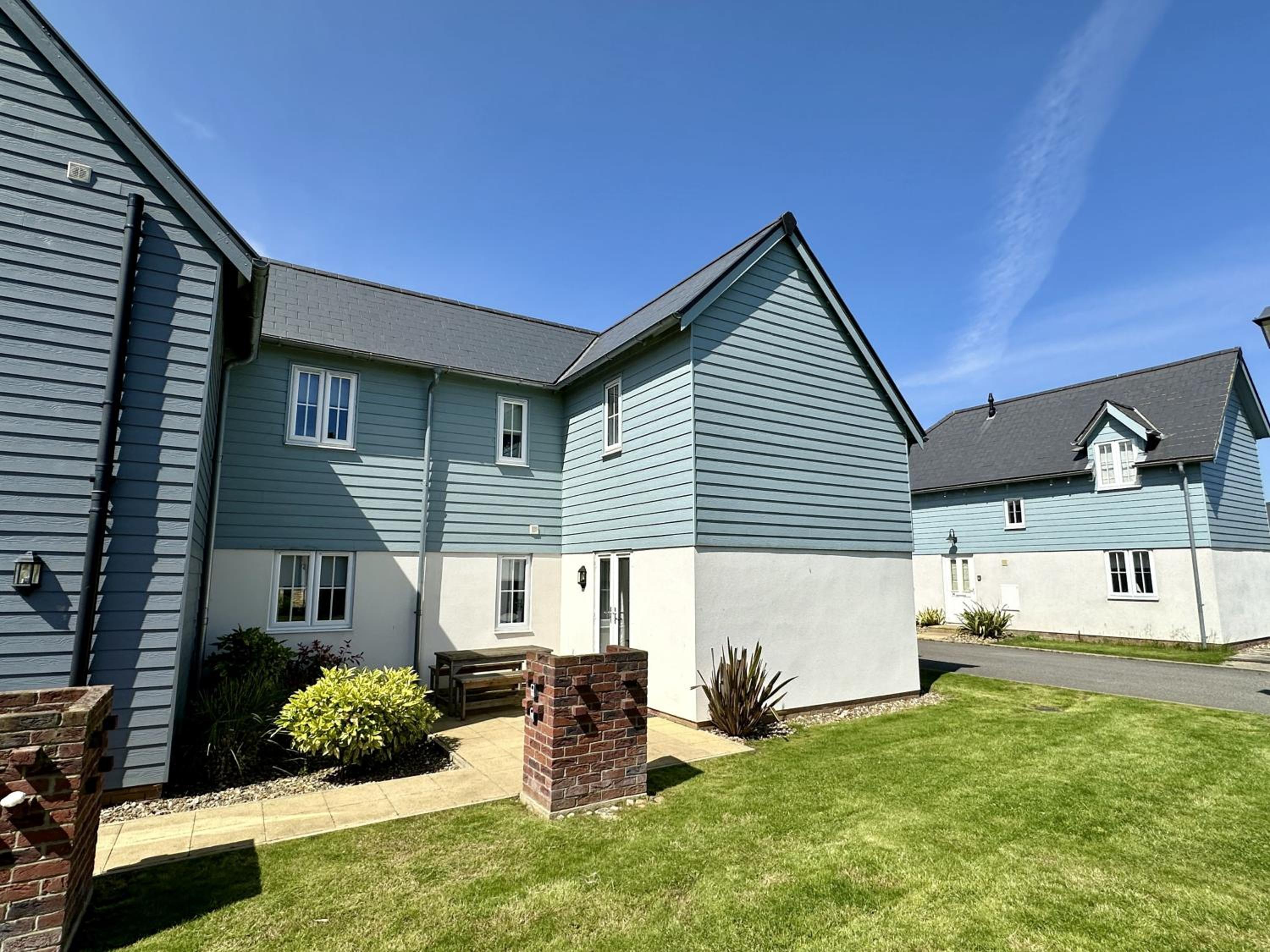 Aubergine Cottage - Part of the The Bay Filey Holiday Village with pool, gym and direct beach access, pub, restaurant, tennis and meadows walks