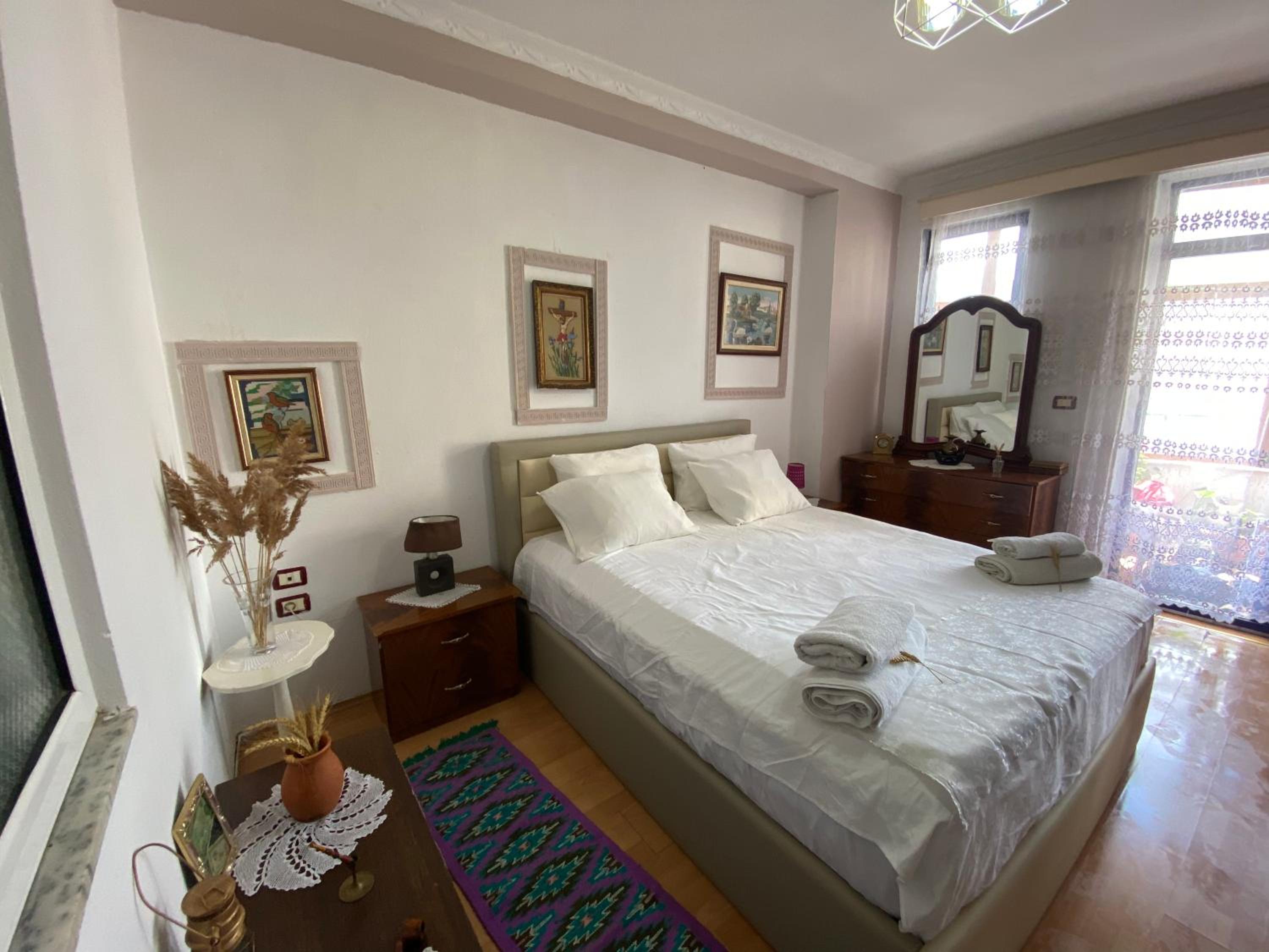 Apartament Karafili