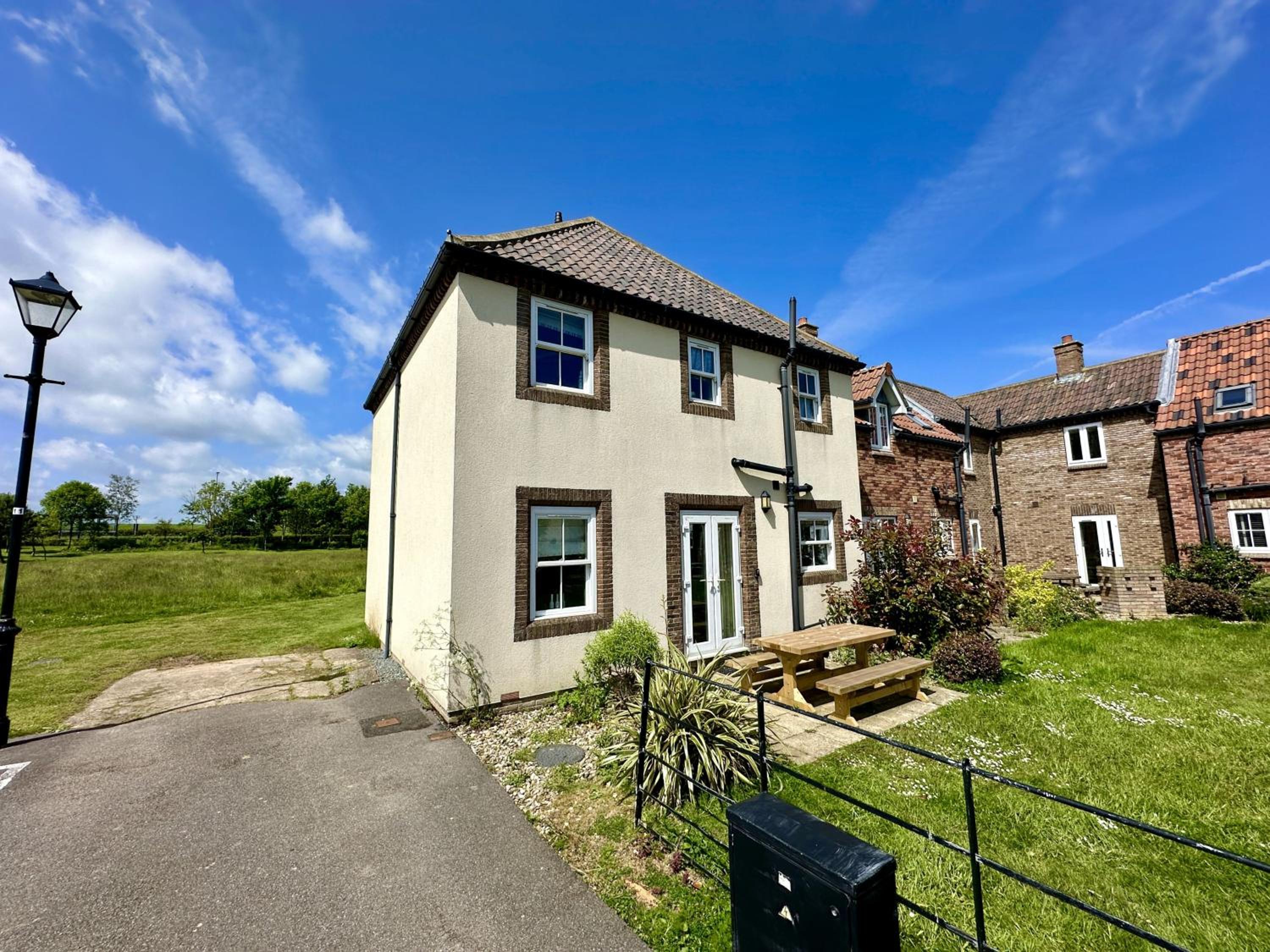 Dragonfly Cottage - Part of the The Bay Filey Holiday Village with pool, gym and direct beach access, pub, restaurant, tennis and meadows walks