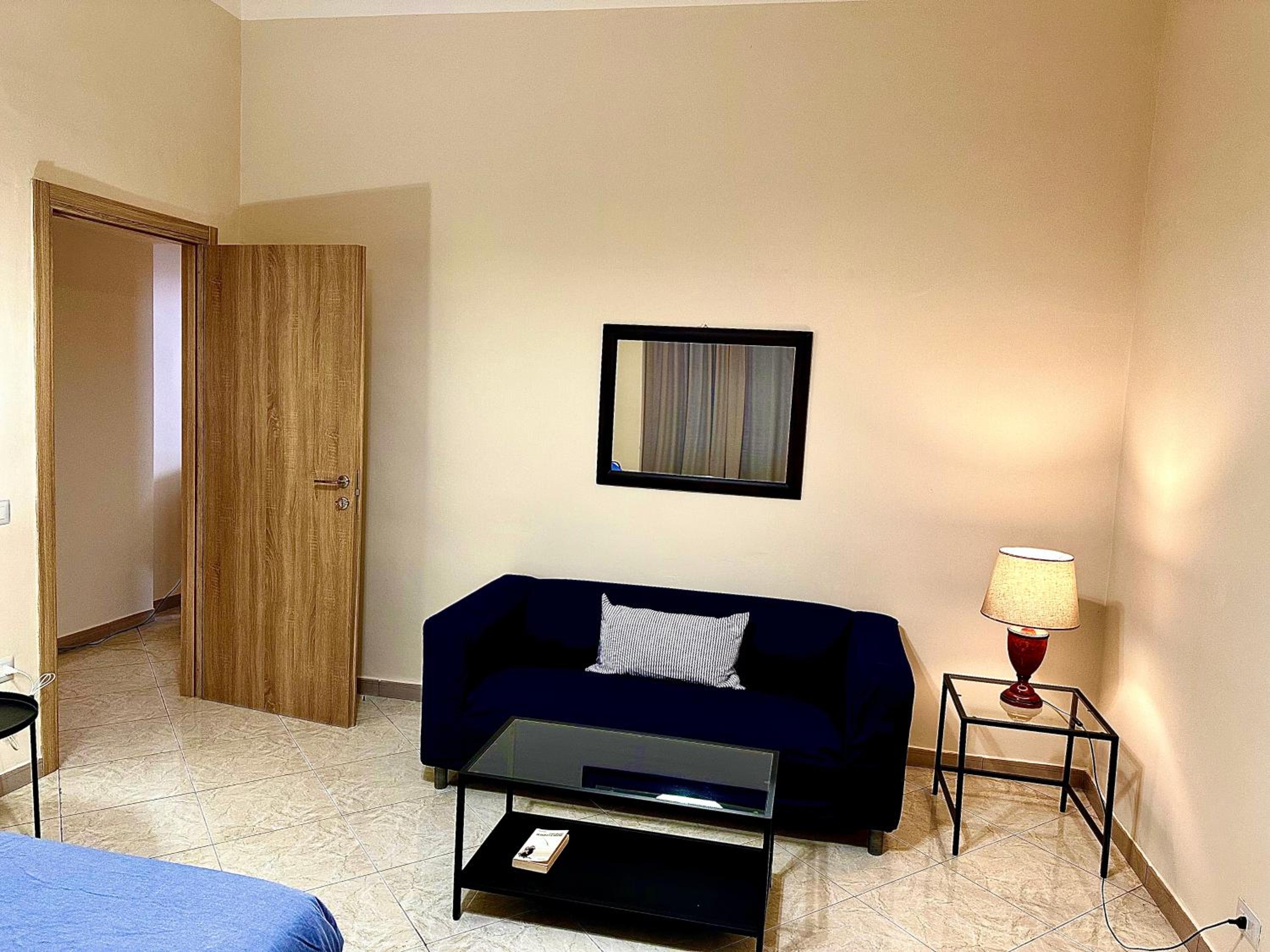 Spacious 130 sqm Luxury Apartment - 2 Bathrooms - Central Station & Old Town