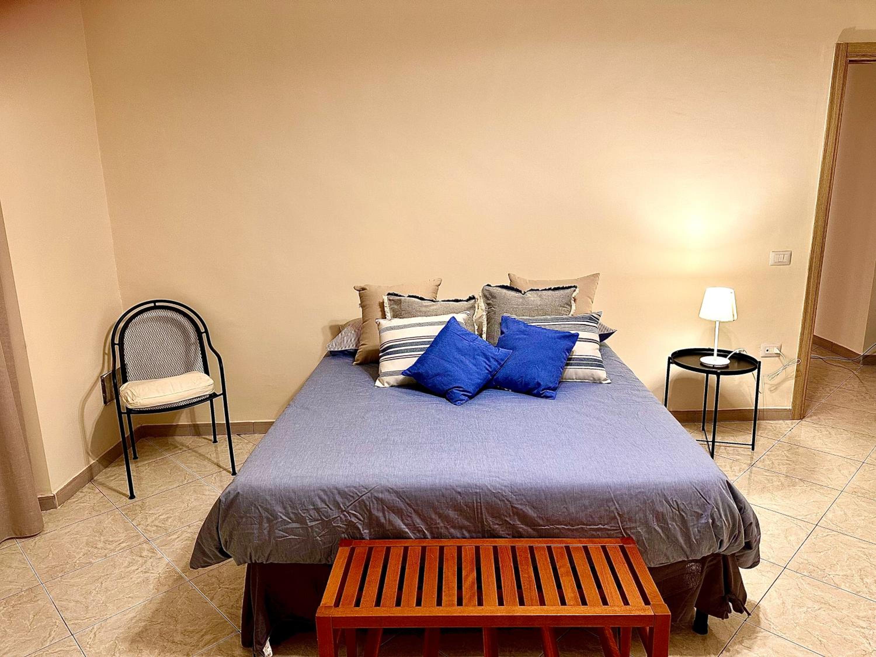Spacious 130 sqm Luxury Apartment - 2 Bathrooms - Central Station & Old Town