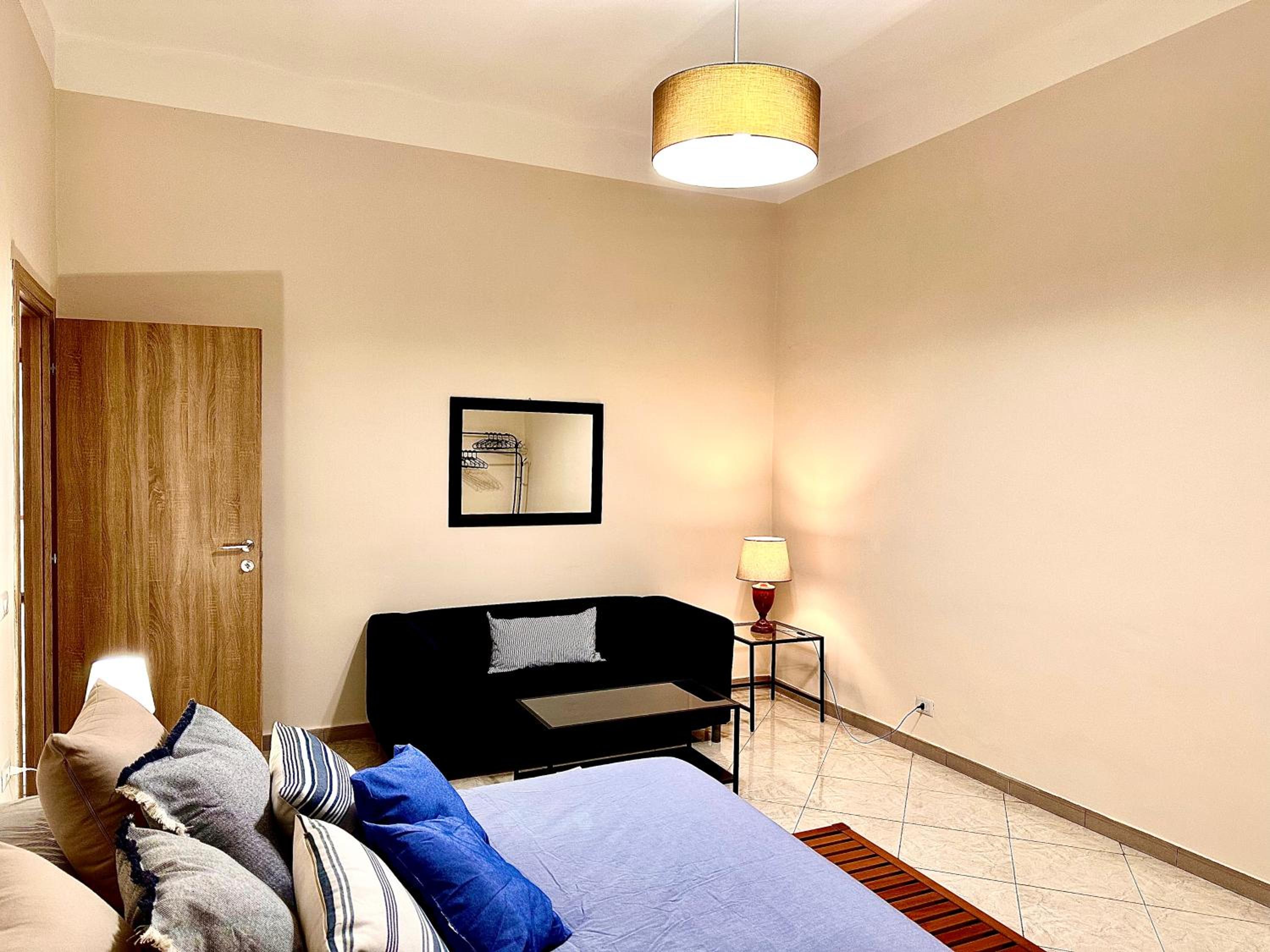 Spacious 130 sqm Luxury Apartment - 2 Bathrooms - Central Station & Old Town