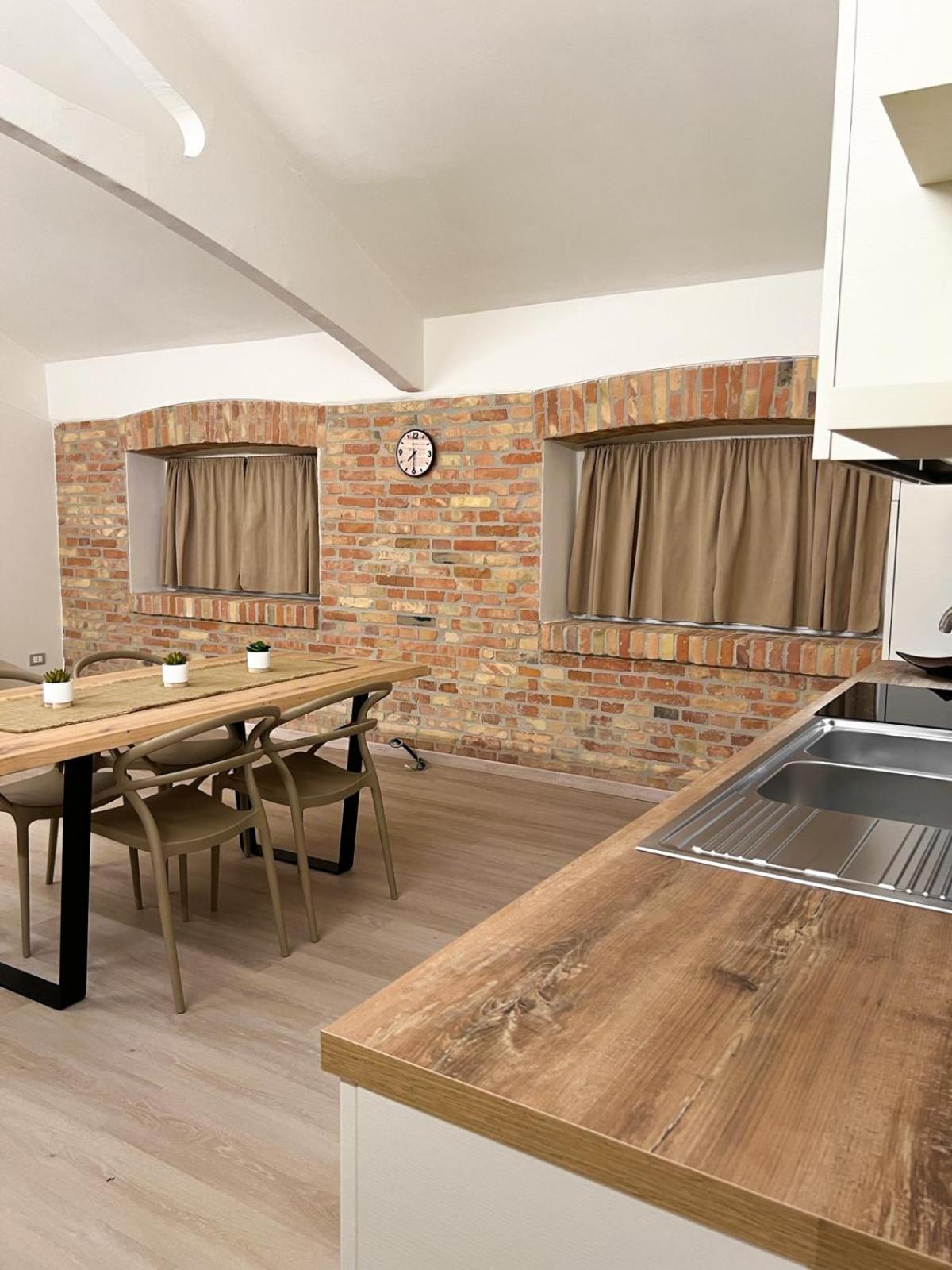 Simona Apartments