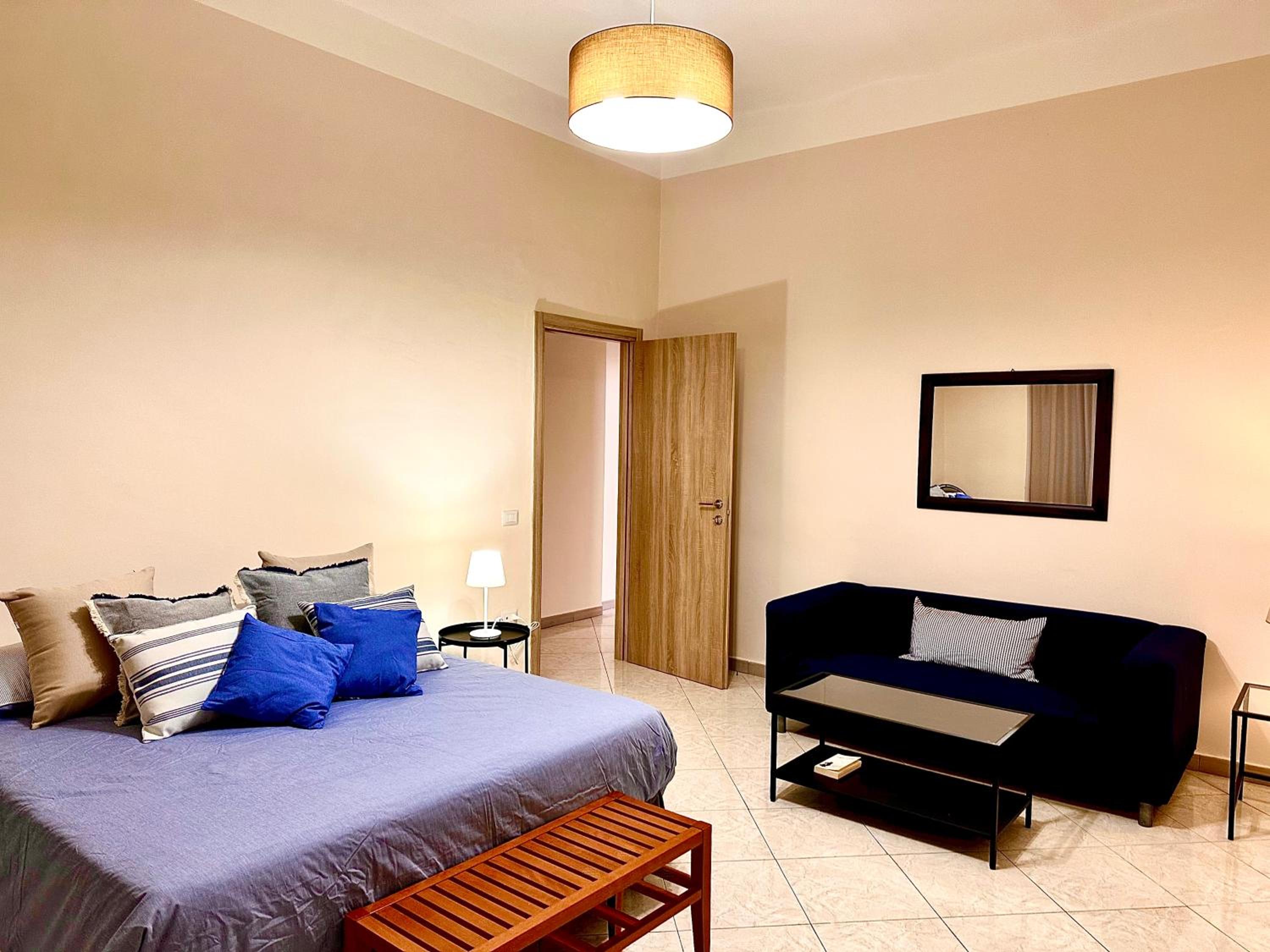 Spacious 130 sqm Luxury Apartment - 2 Bathrooms - Central Station & Old Town