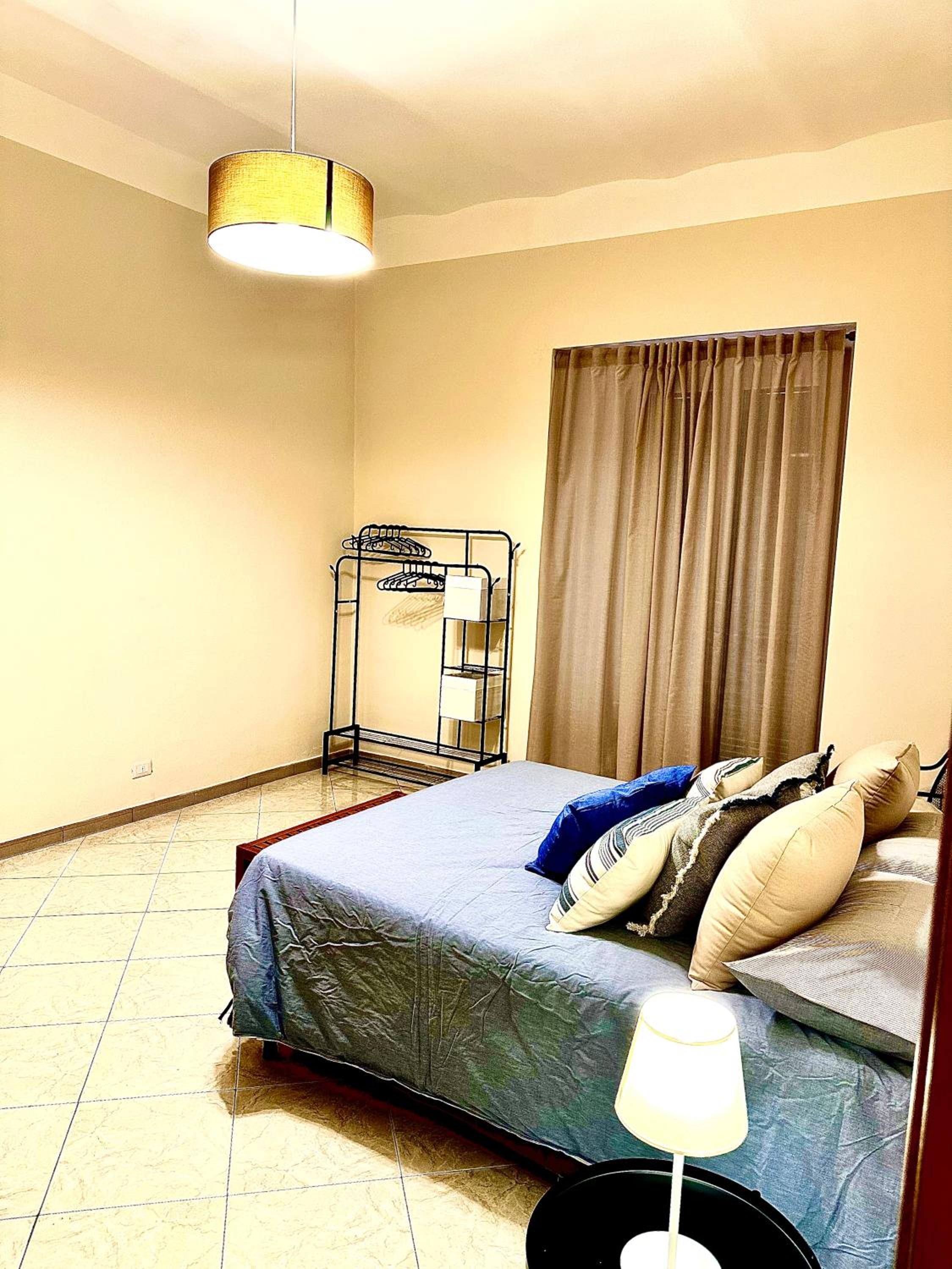 Spacious 130 sqm Luxury Apartment - 2 Bathrooms - Central Station & Old Town