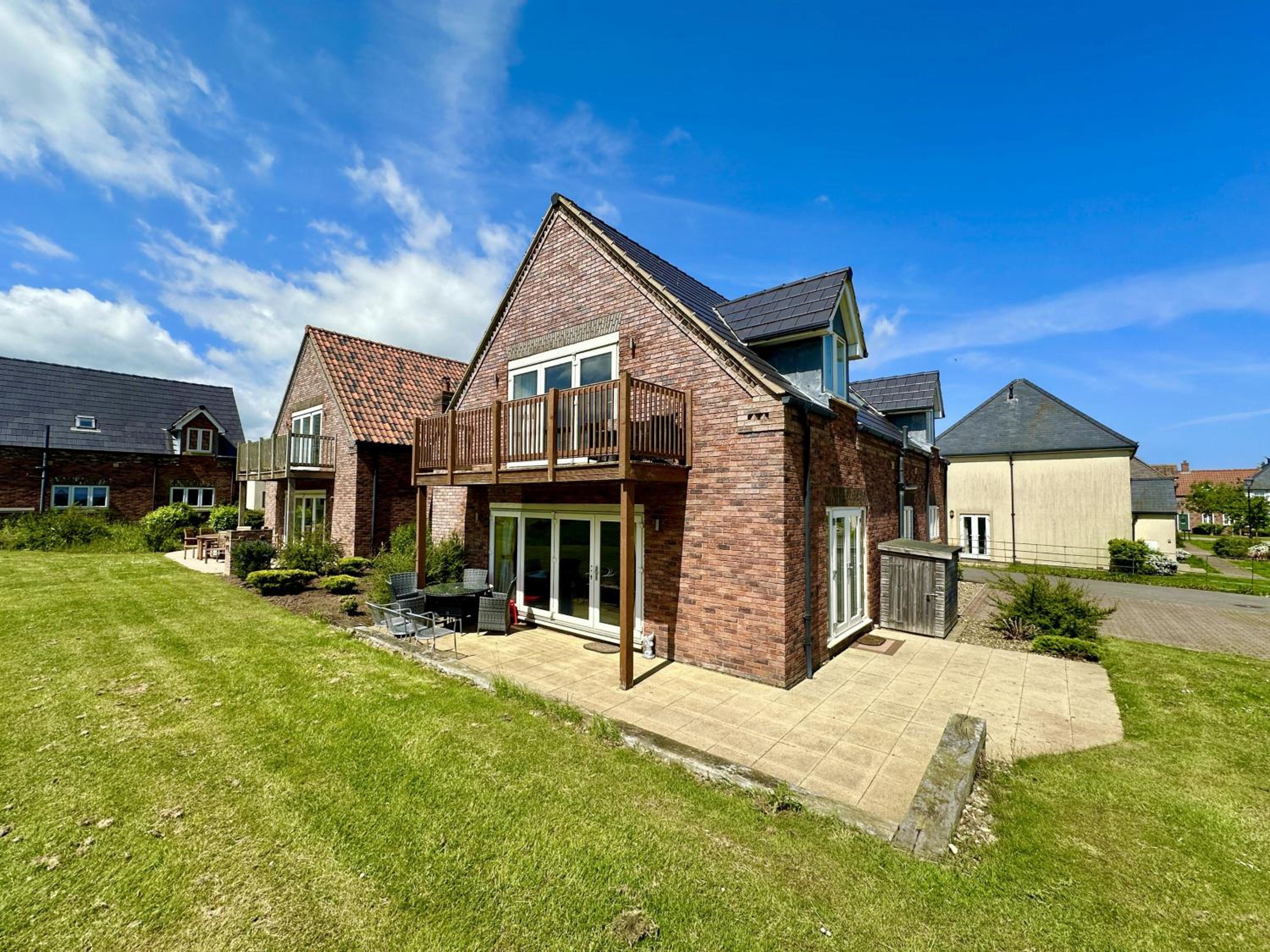 Pastures View - Part of the The Bay Filey Holiday Village with pool, gym and direct beach access, pub, restaurant, tennis and meadows walks