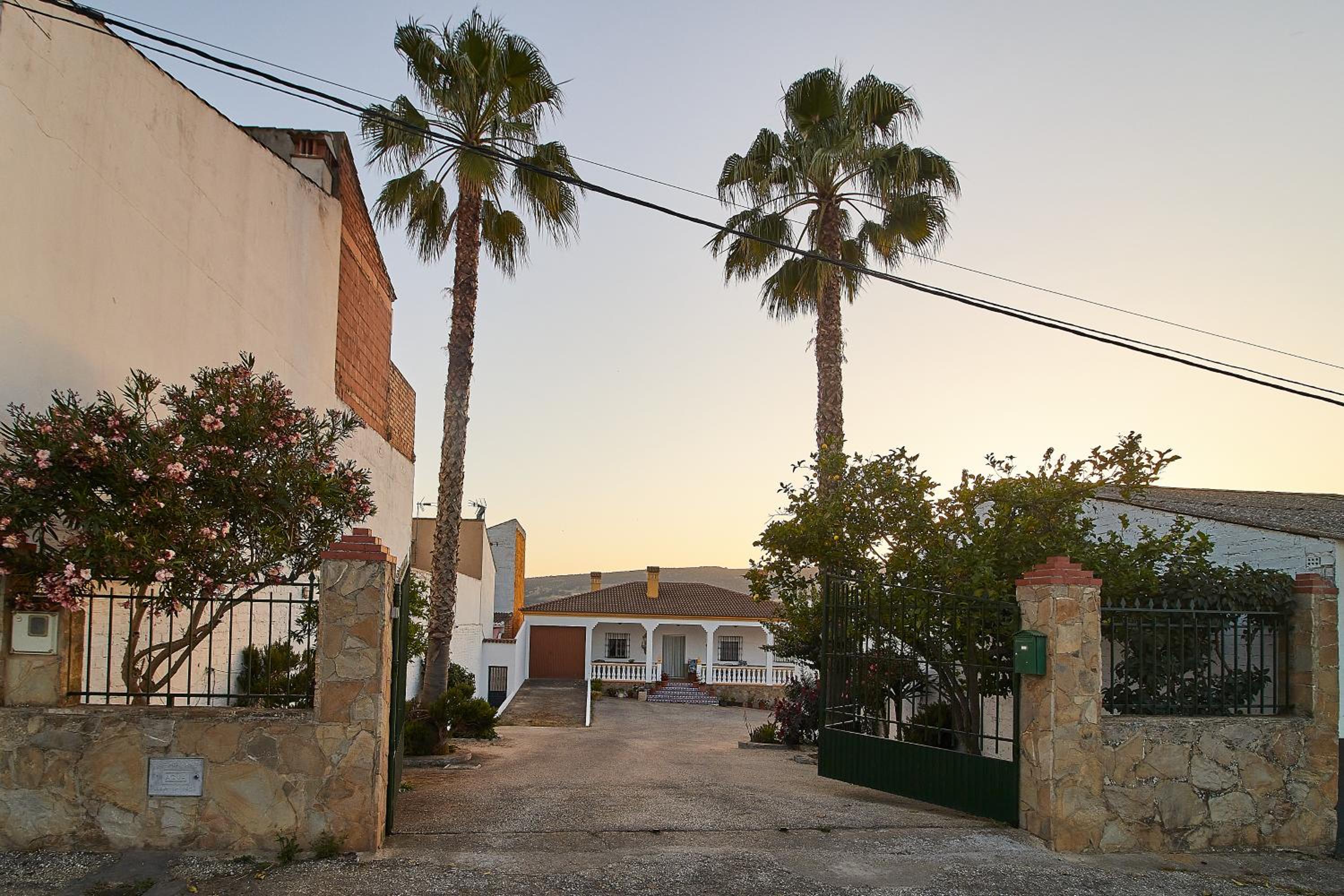 CASA EL PRADO con Piscina y Aparcamiento