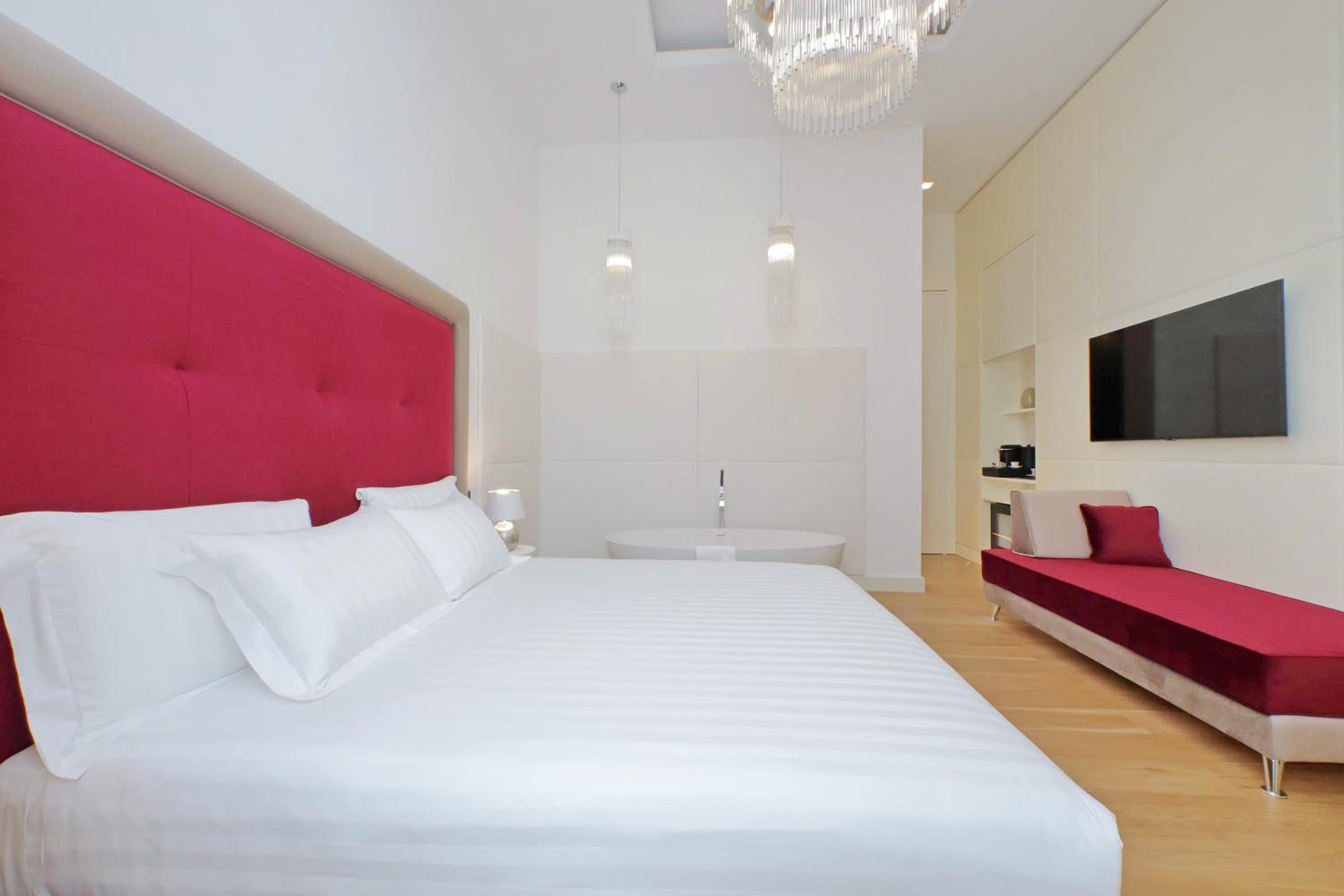 Domus Aurea Luxury Suites