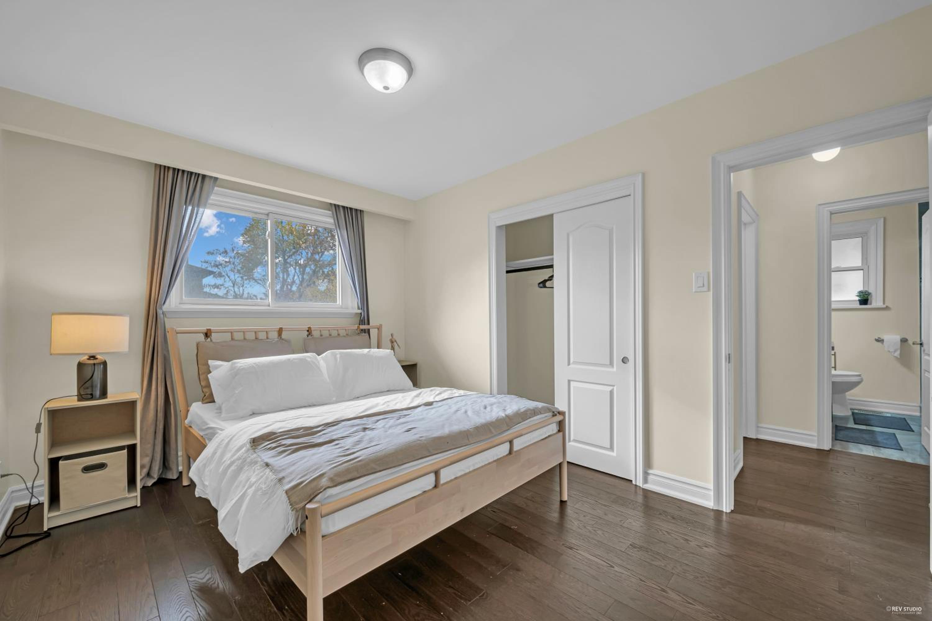 Luxury Renovated House in Prime Location with Parking