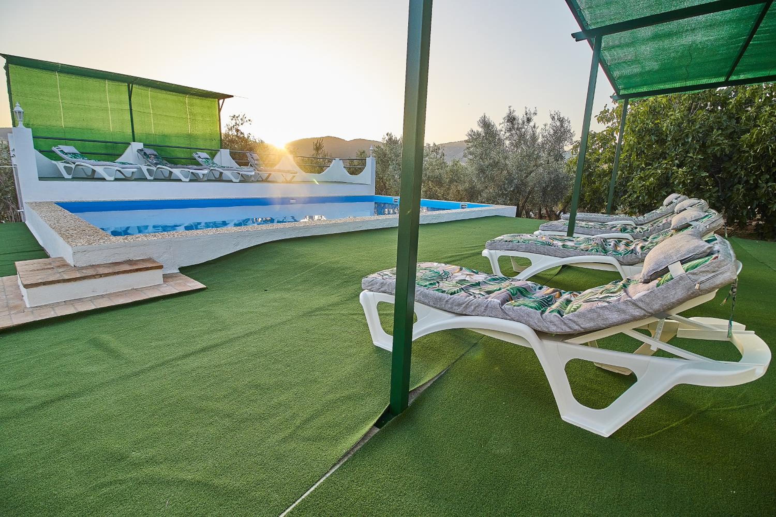 CASA EL PRADO con Piscina y Aparcamiento