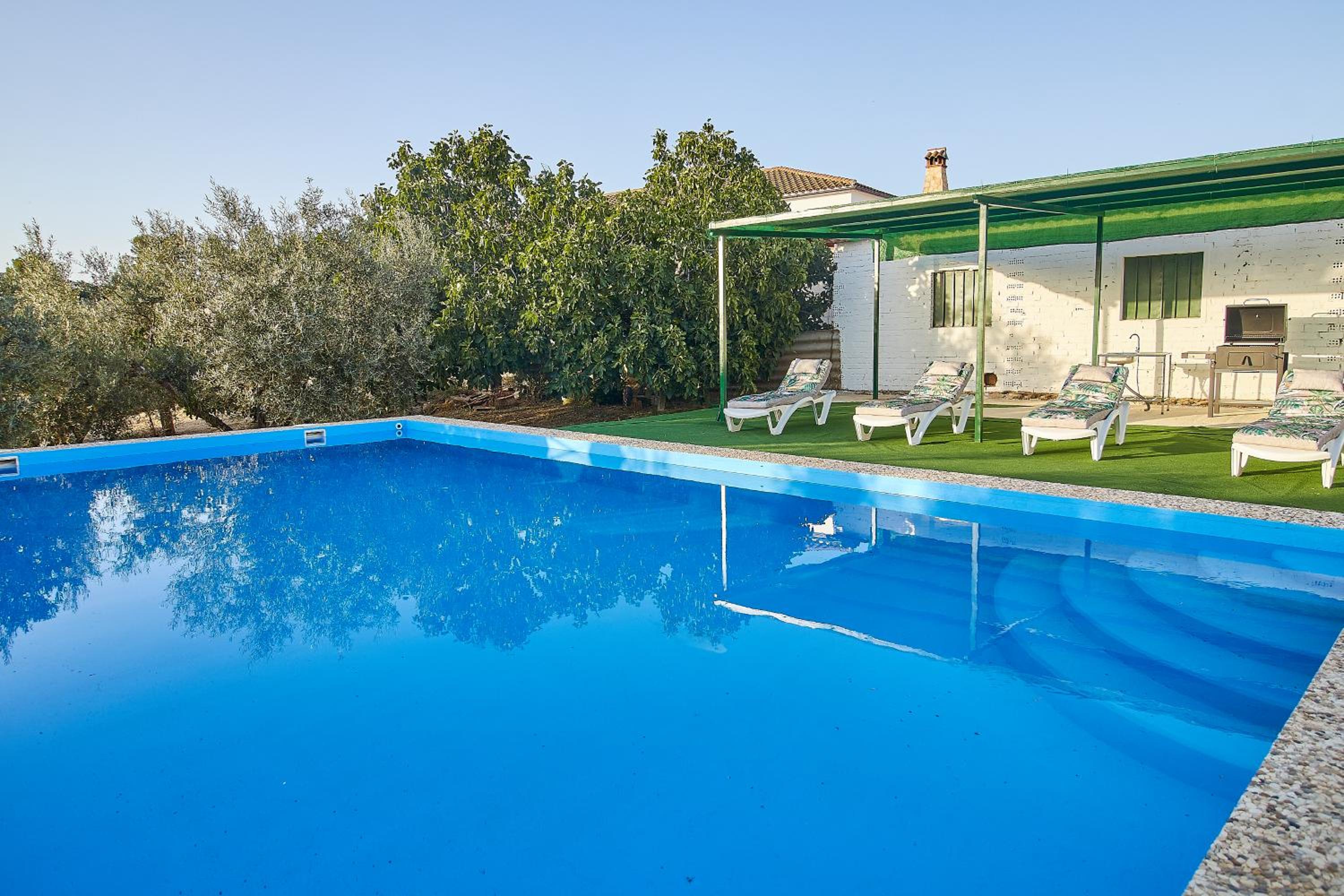 CASA EL PRADO con Piscina y Aparcamiento