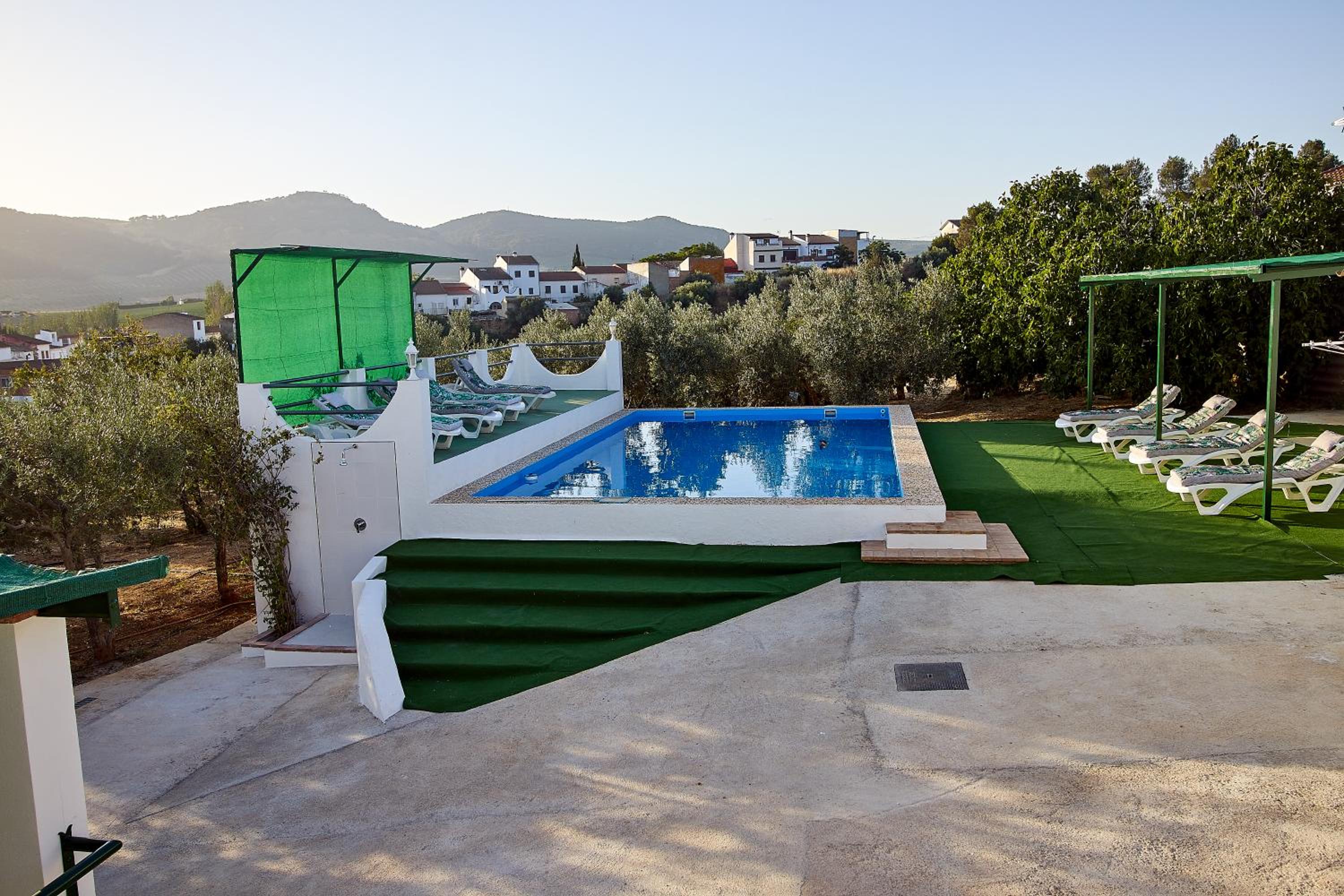 CASA EL PRADO con Piscina y Aparcamiento