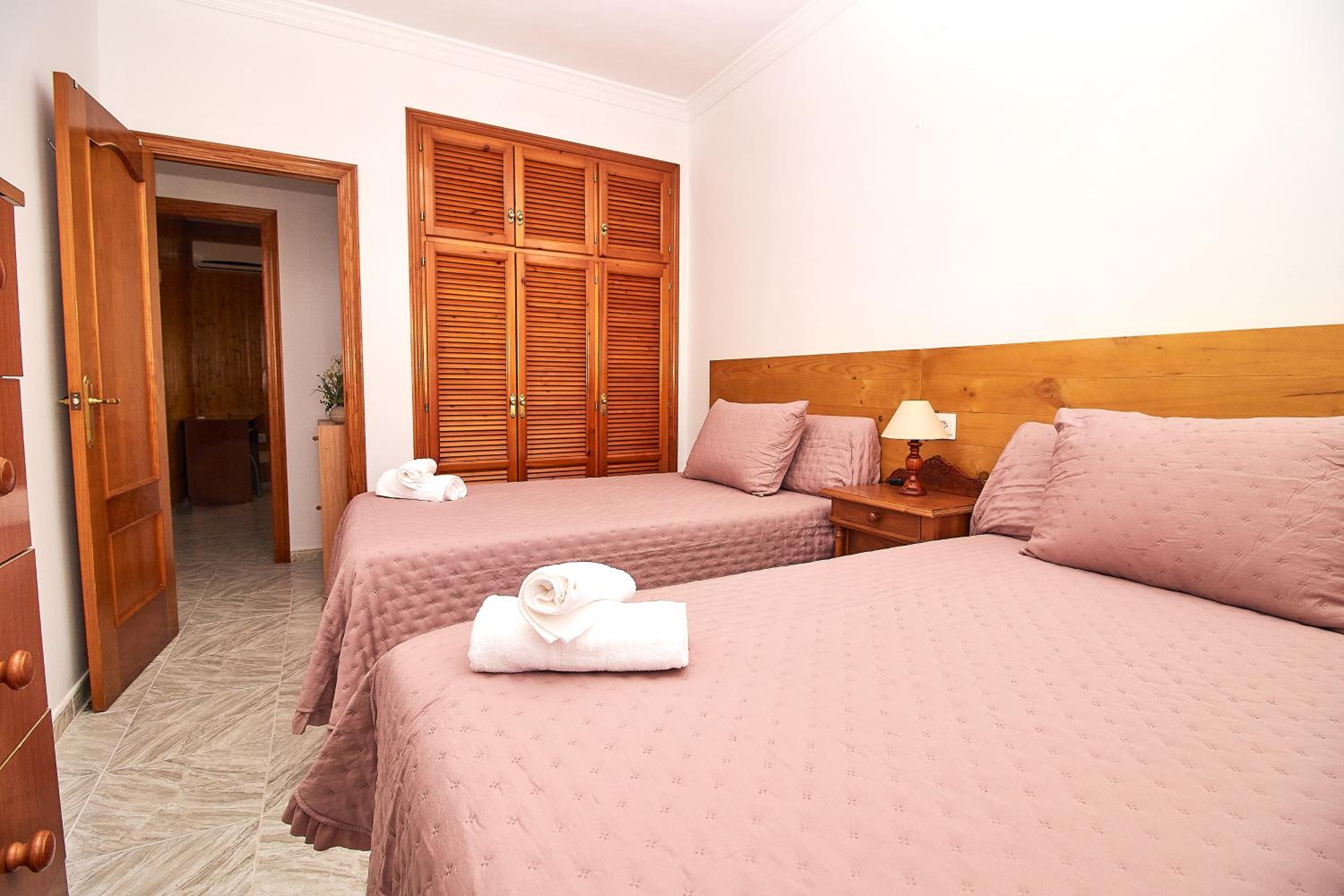 CASA EL PRADO con Piscina y Aparcamiento