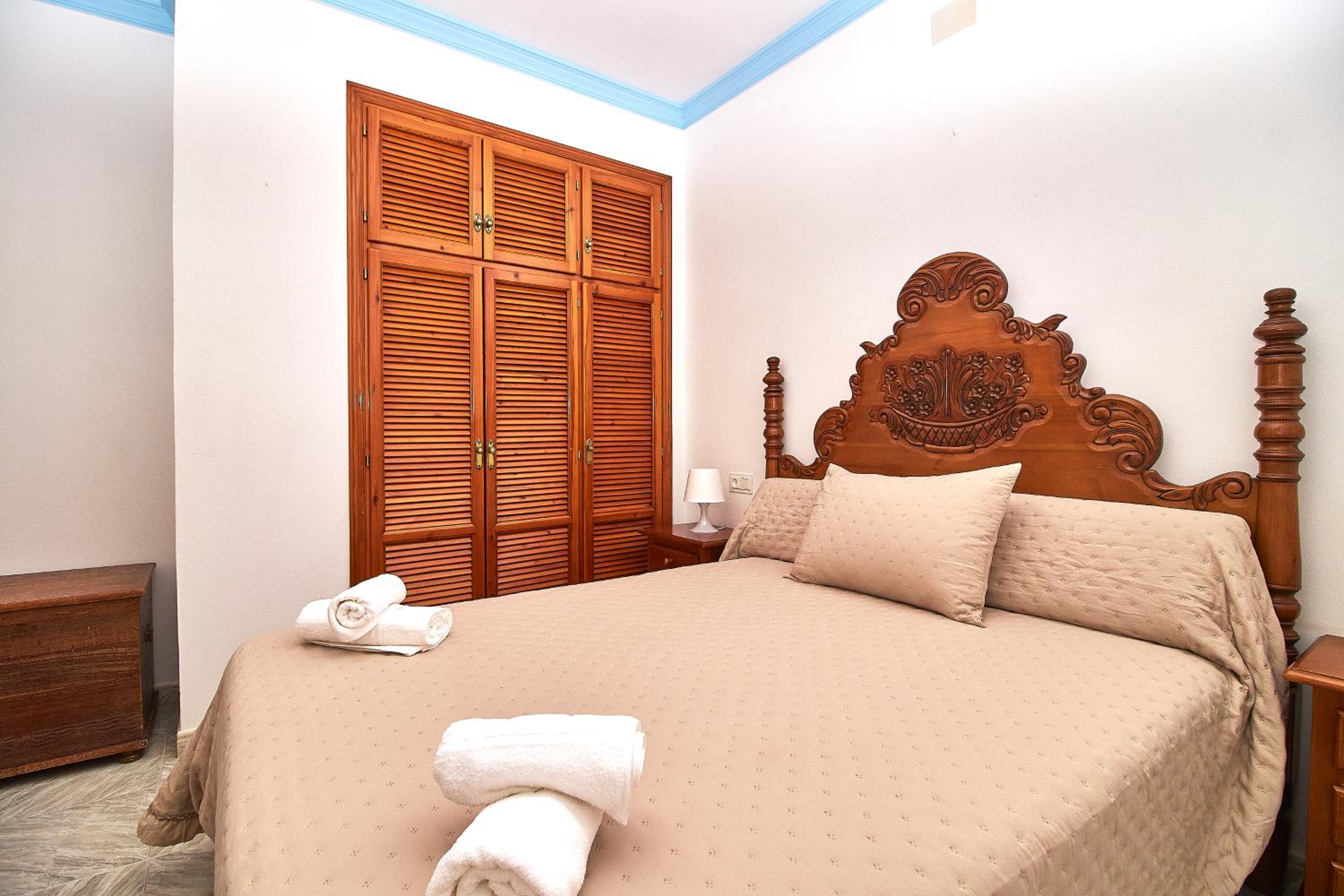 CASA EL PRADO con Piscina y Aparcamiento