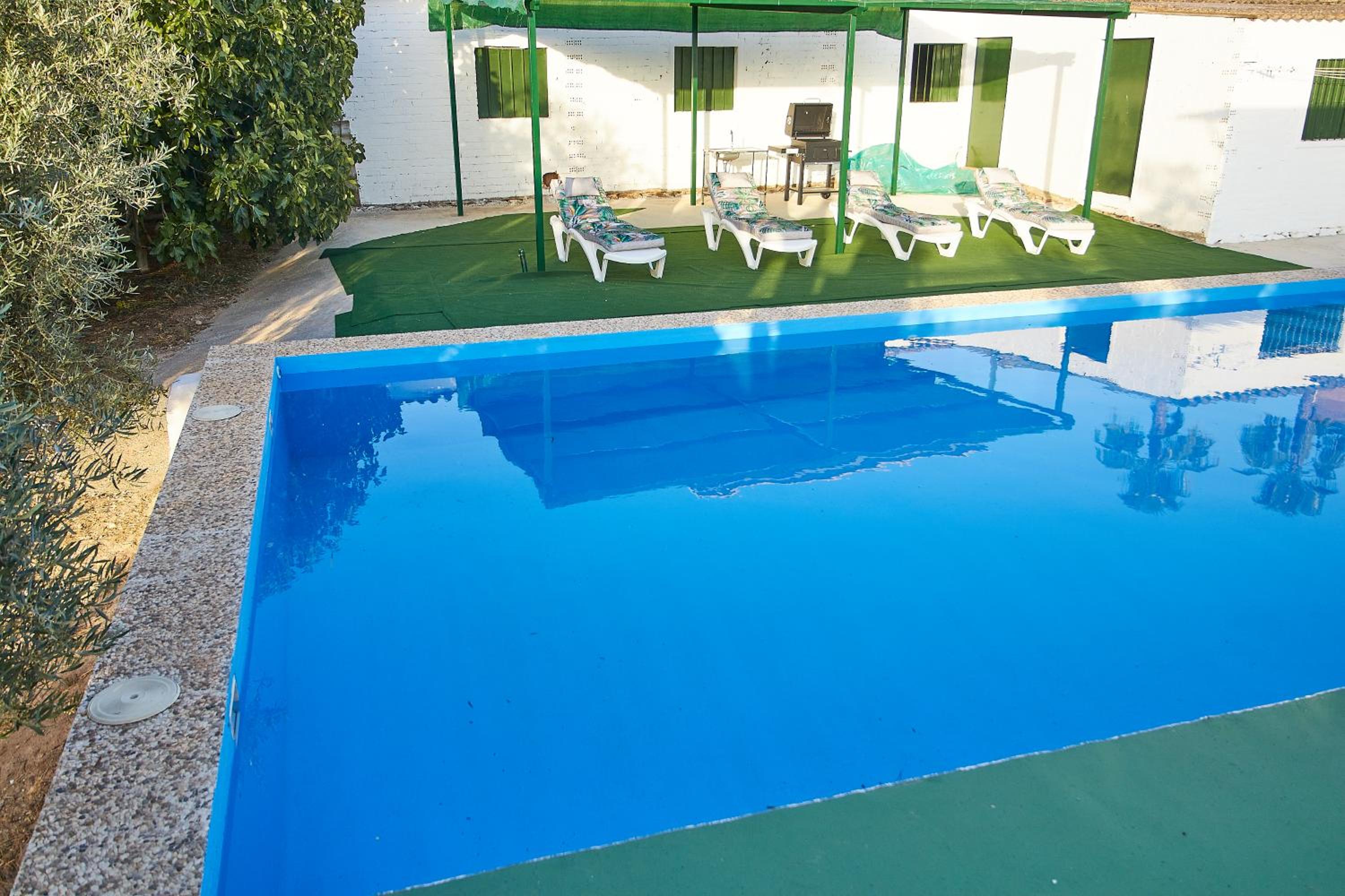 CASA EL PRADO con Piscina y Aparcamiento