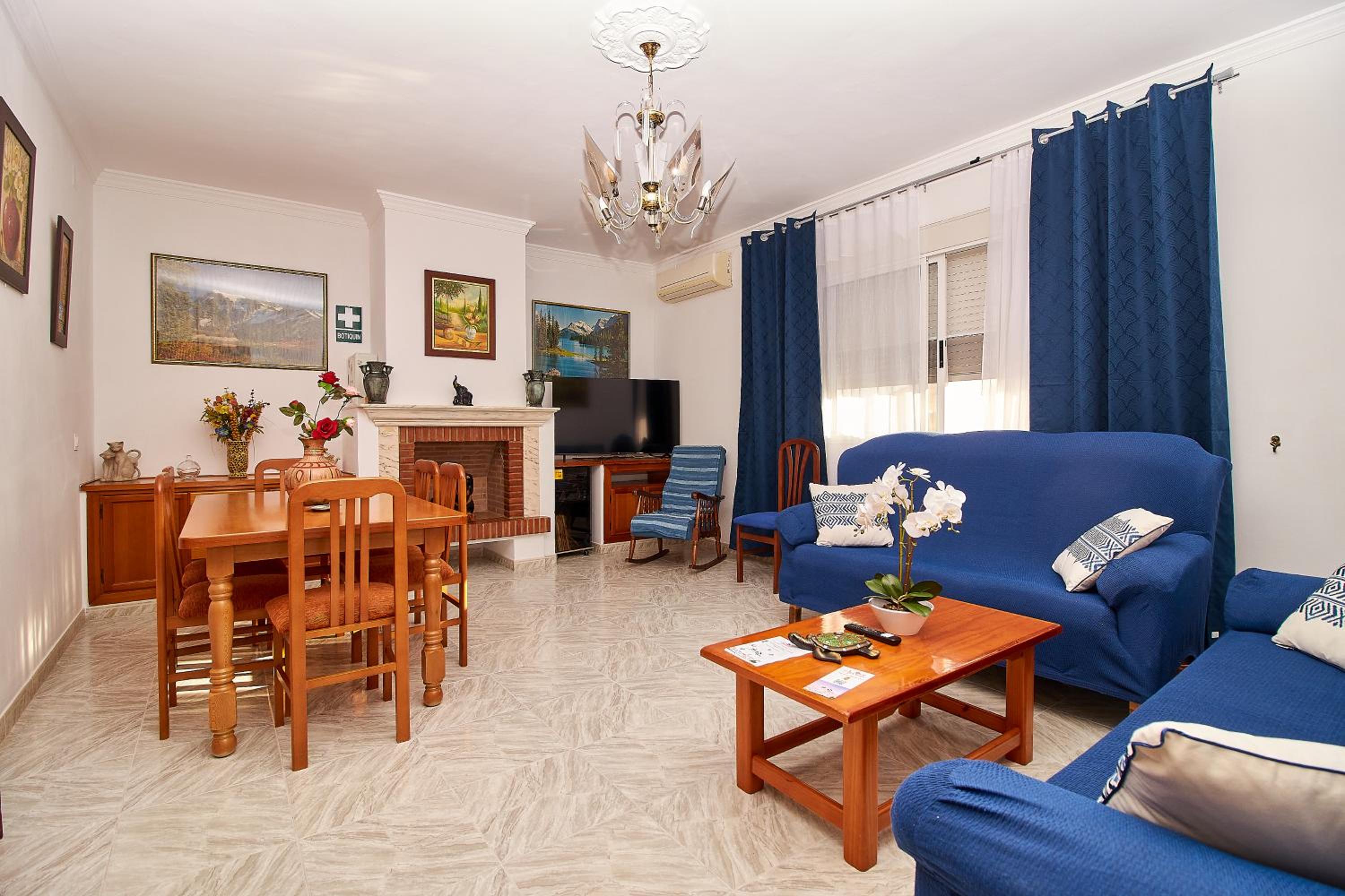 CASA EL PRADO con Piscina y Aparcamiento
