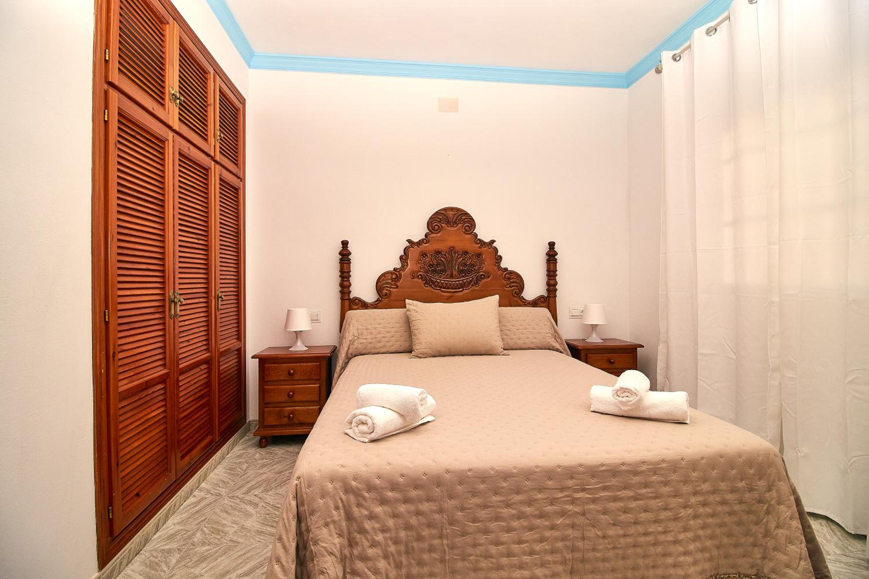 CASA EL PRADO con Piscina y Aparcamiento