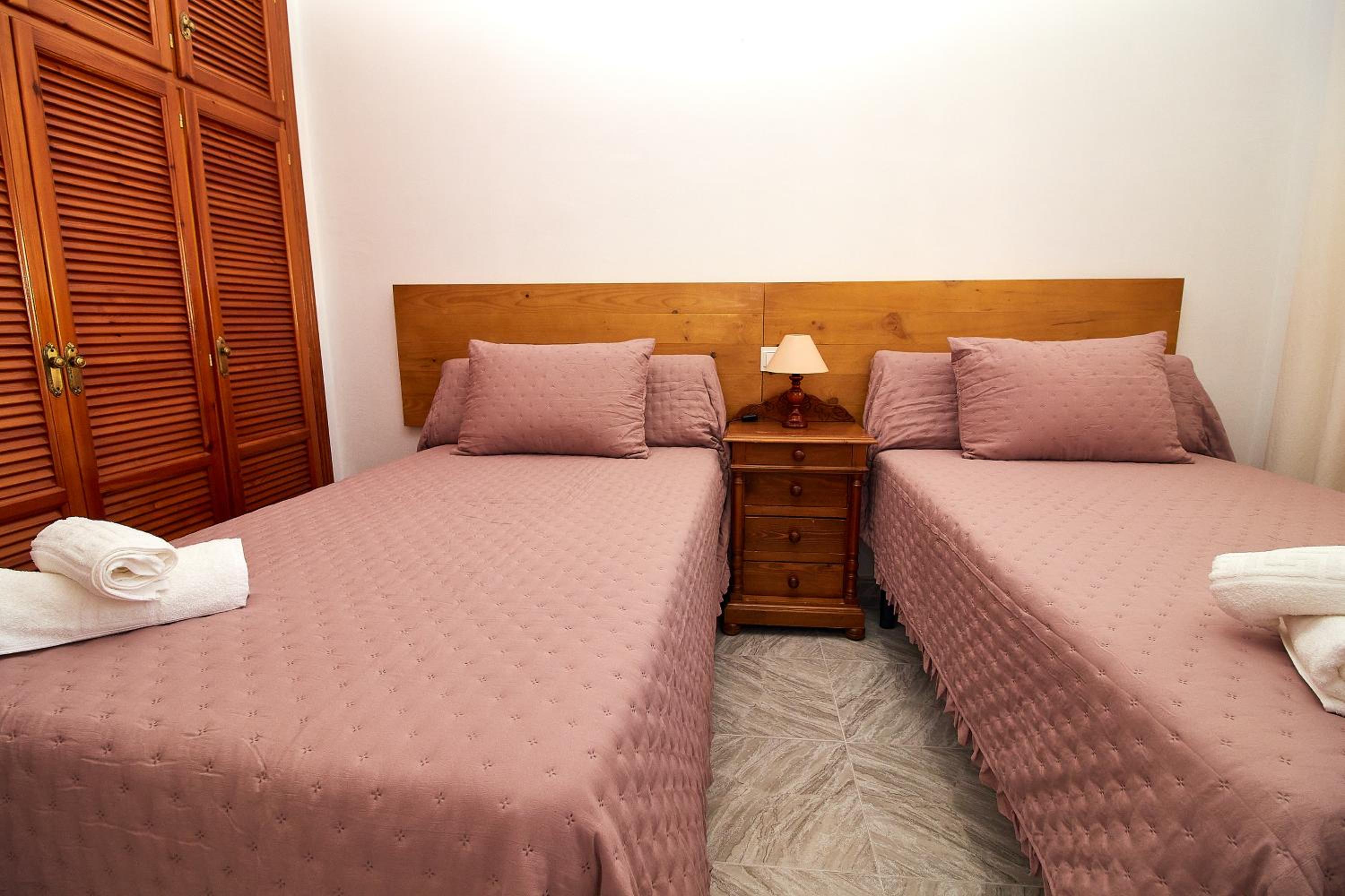 CASA EL PRADO con Piscina y Aparcamiento