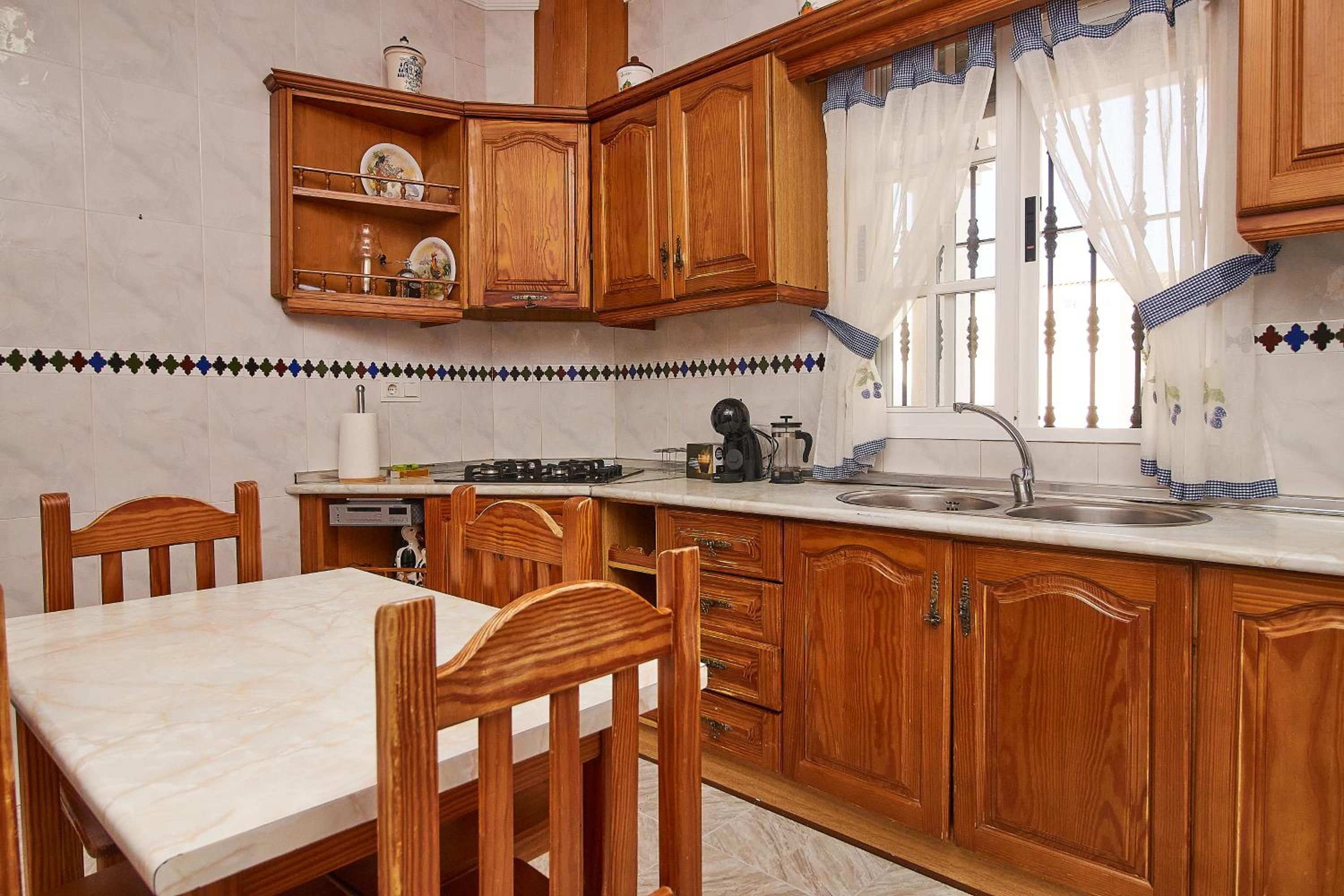 CASA EL PRADO con Piscina y Aparcamiento