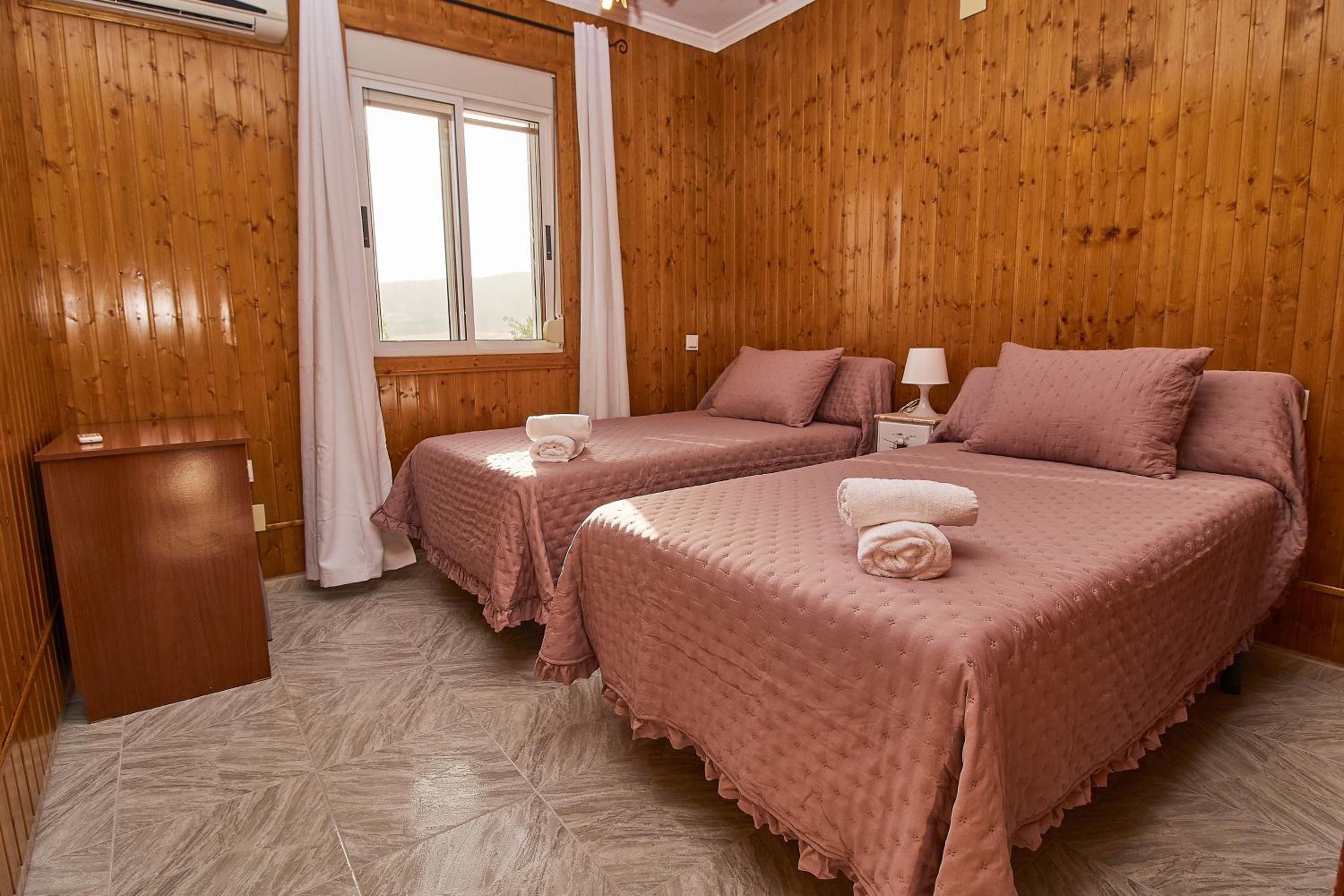 CASA EL PRADO con Piscina y Aparcamiento