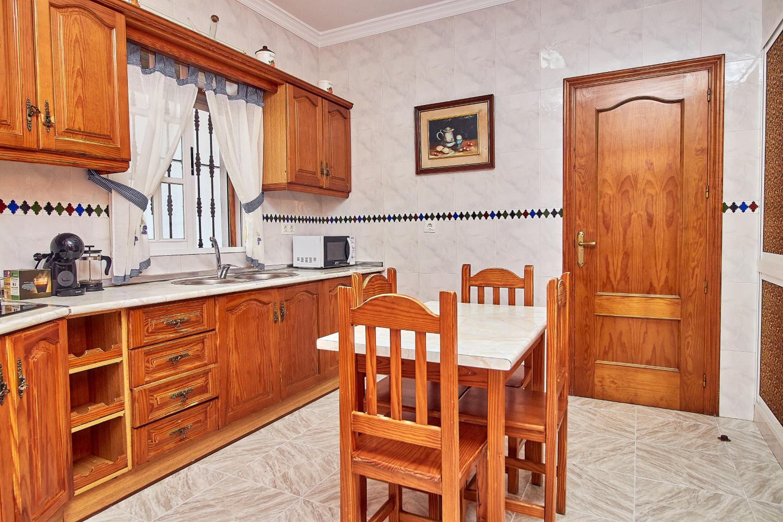 CASA EL PRADO con Piscina y Aparcamiento