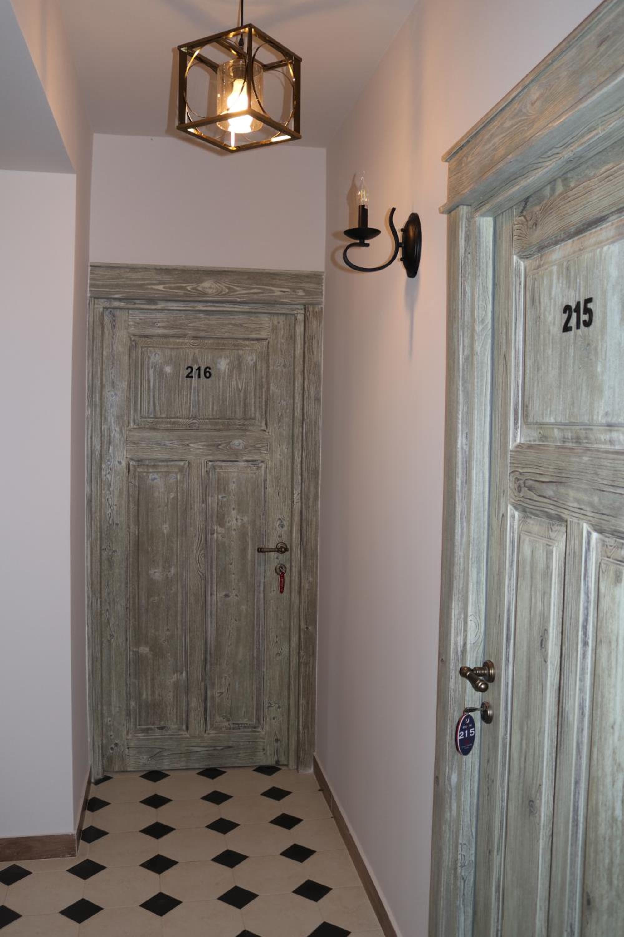 REDROOF Goris Boutique Hotel