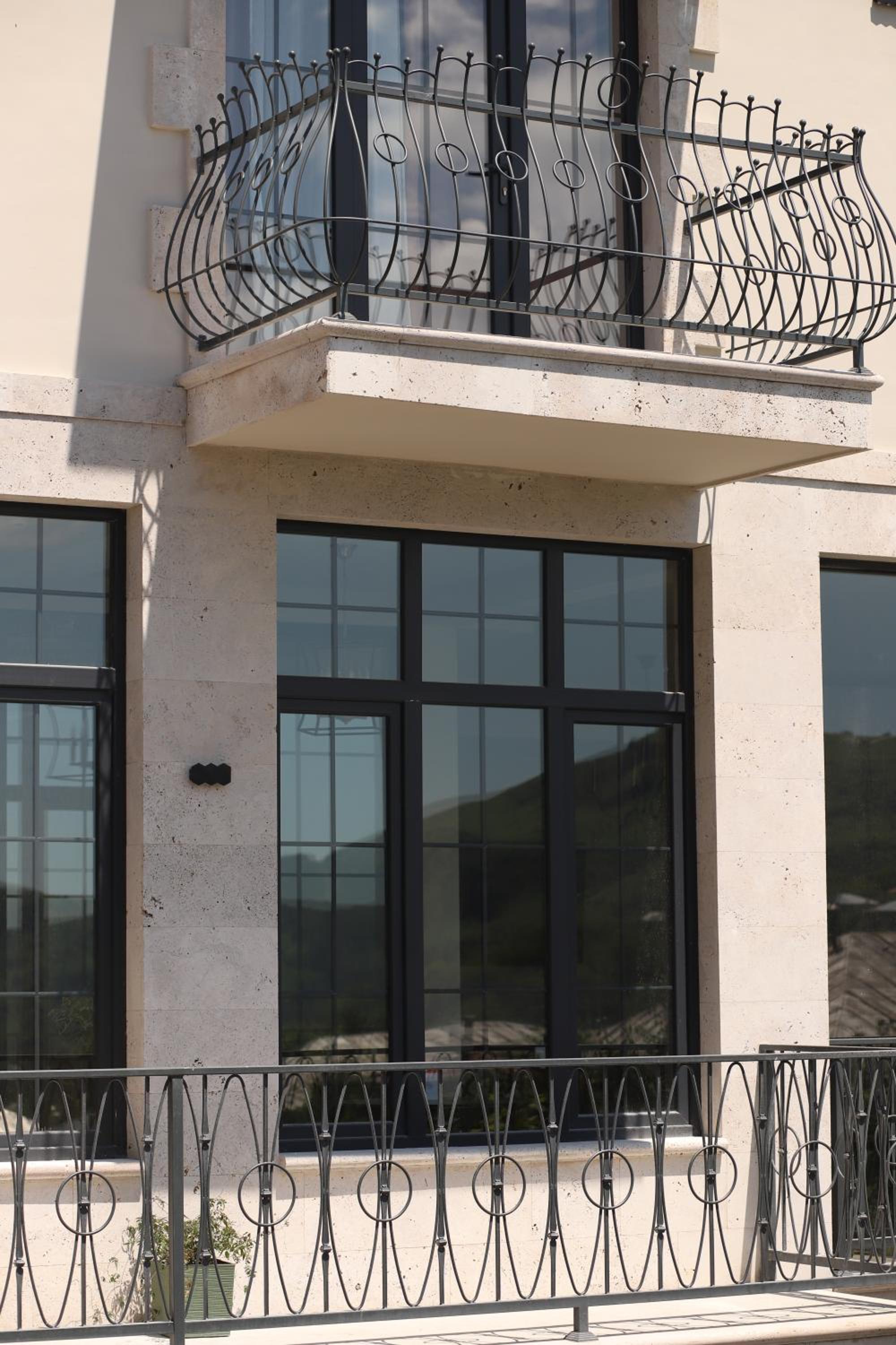 REDROOF Goris Boutique Hotel