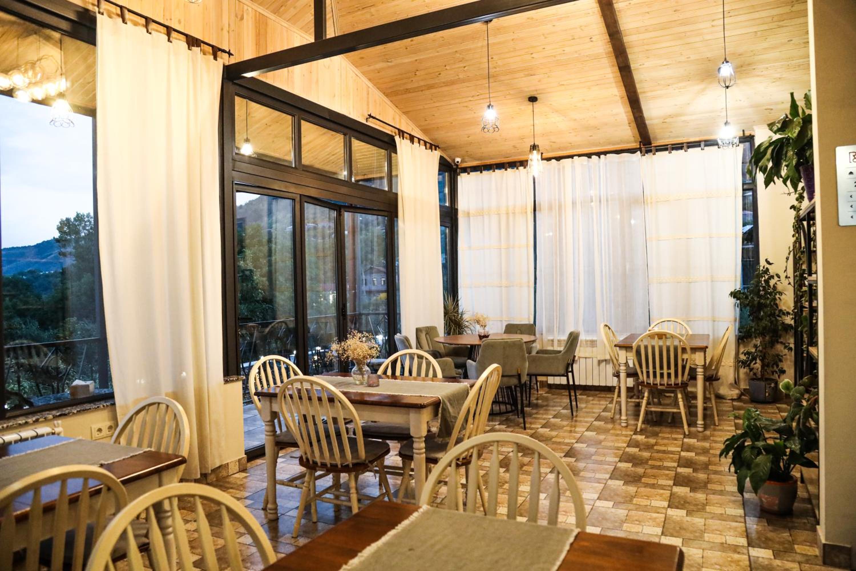 REDROOF Goris Boutique Hotel
