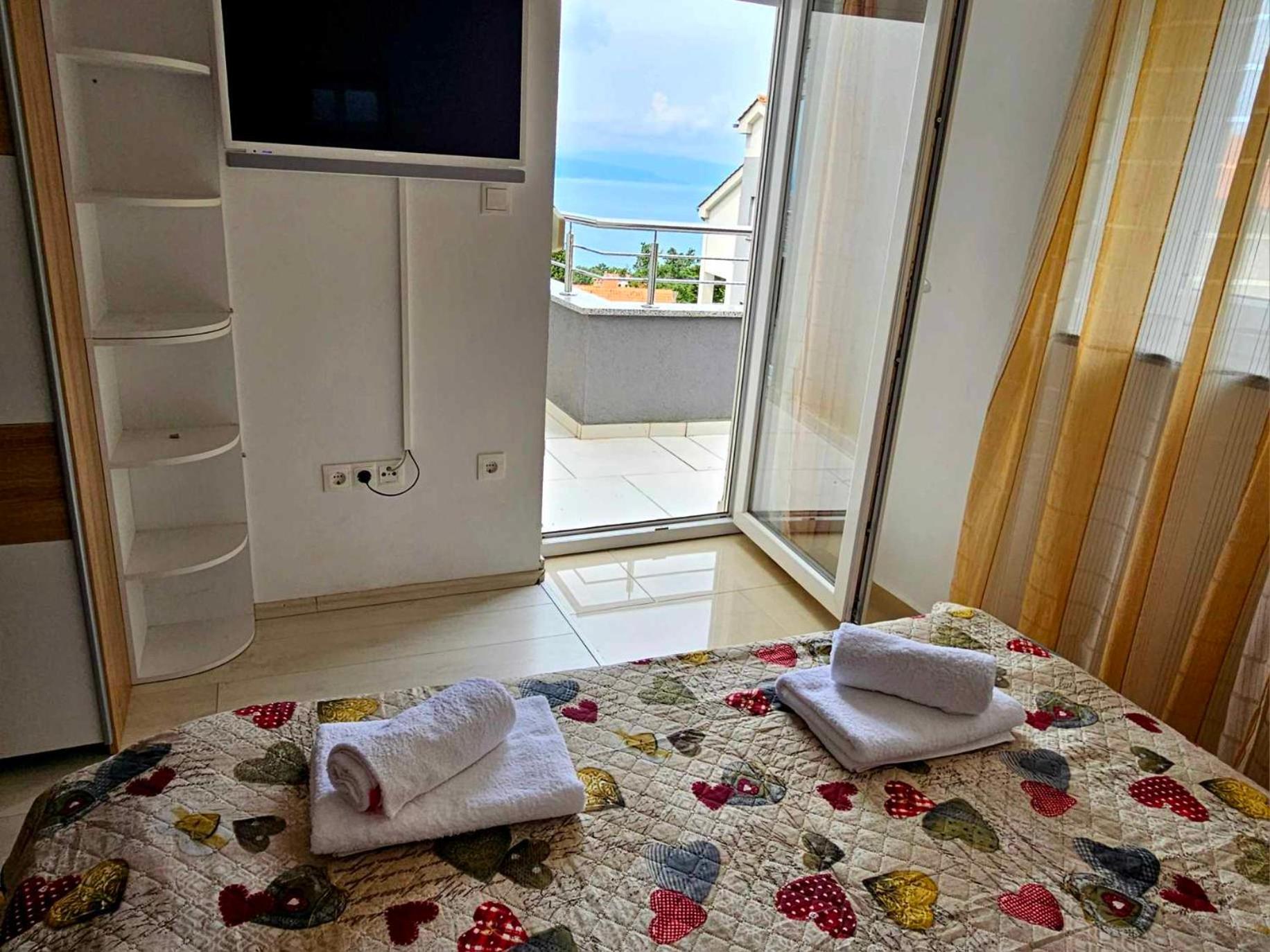 Domagoj - Luxury apartment with private parking, jacuzzi and seaview view 5