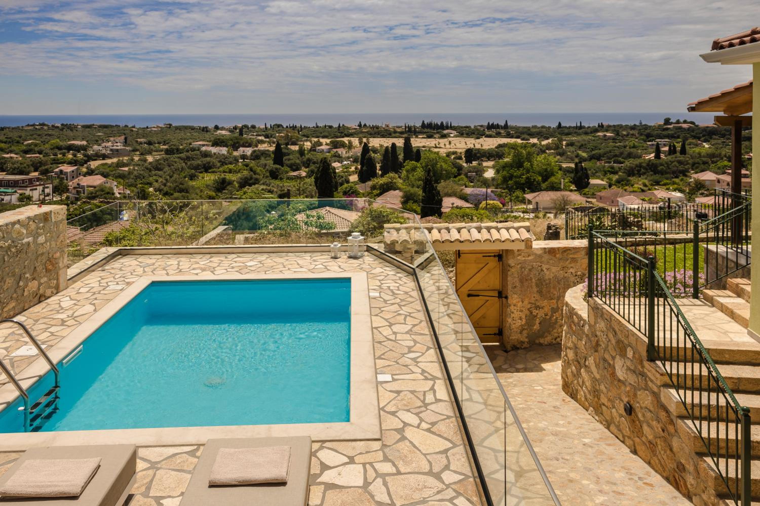 Ipoliti Luxury Living