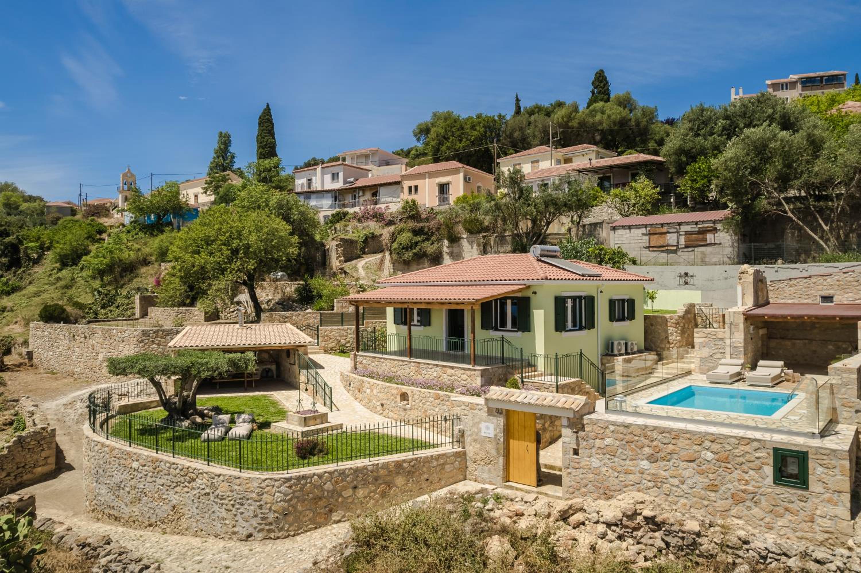 Ipoliti Luxury Living