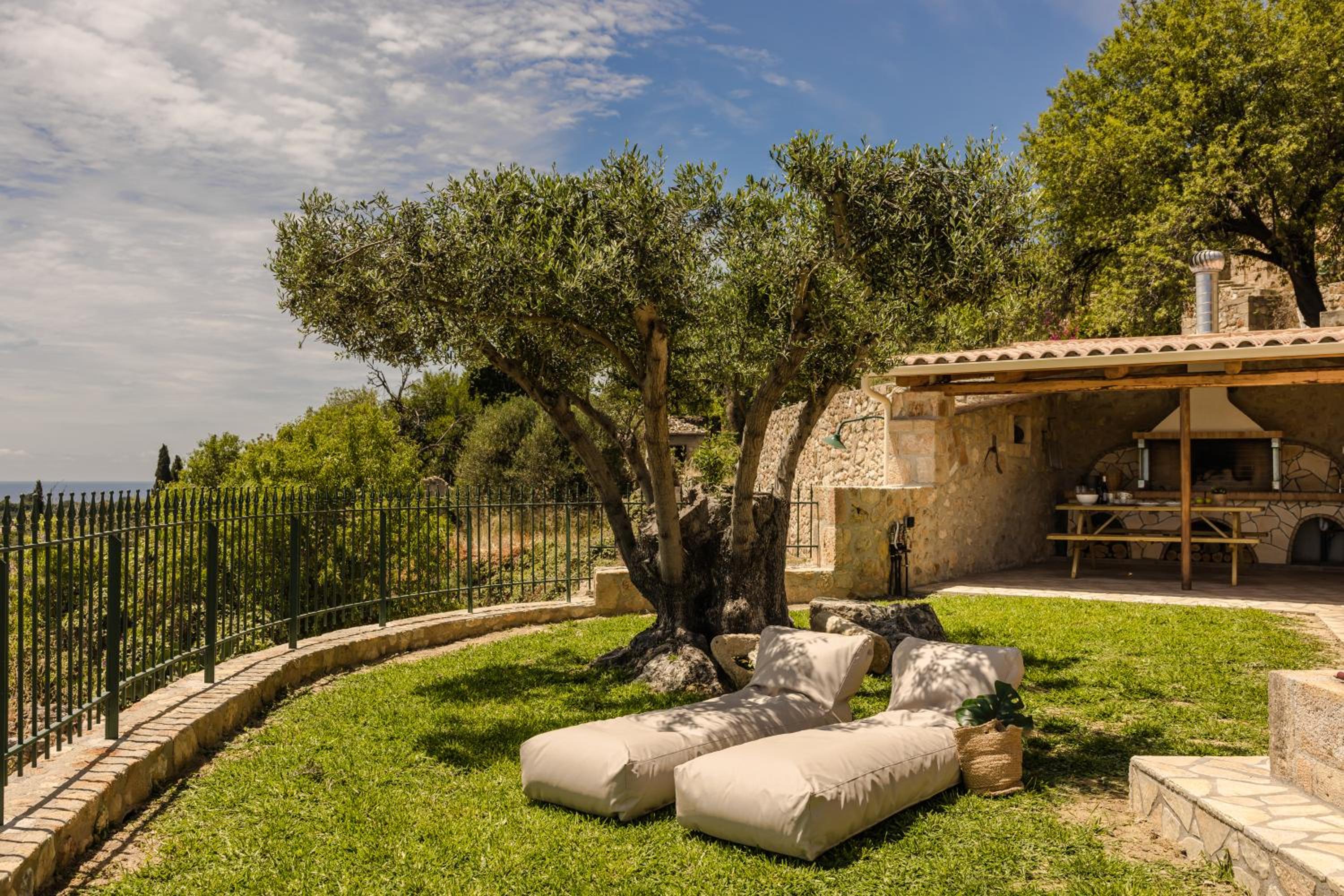 Ipoliti Luxury Living