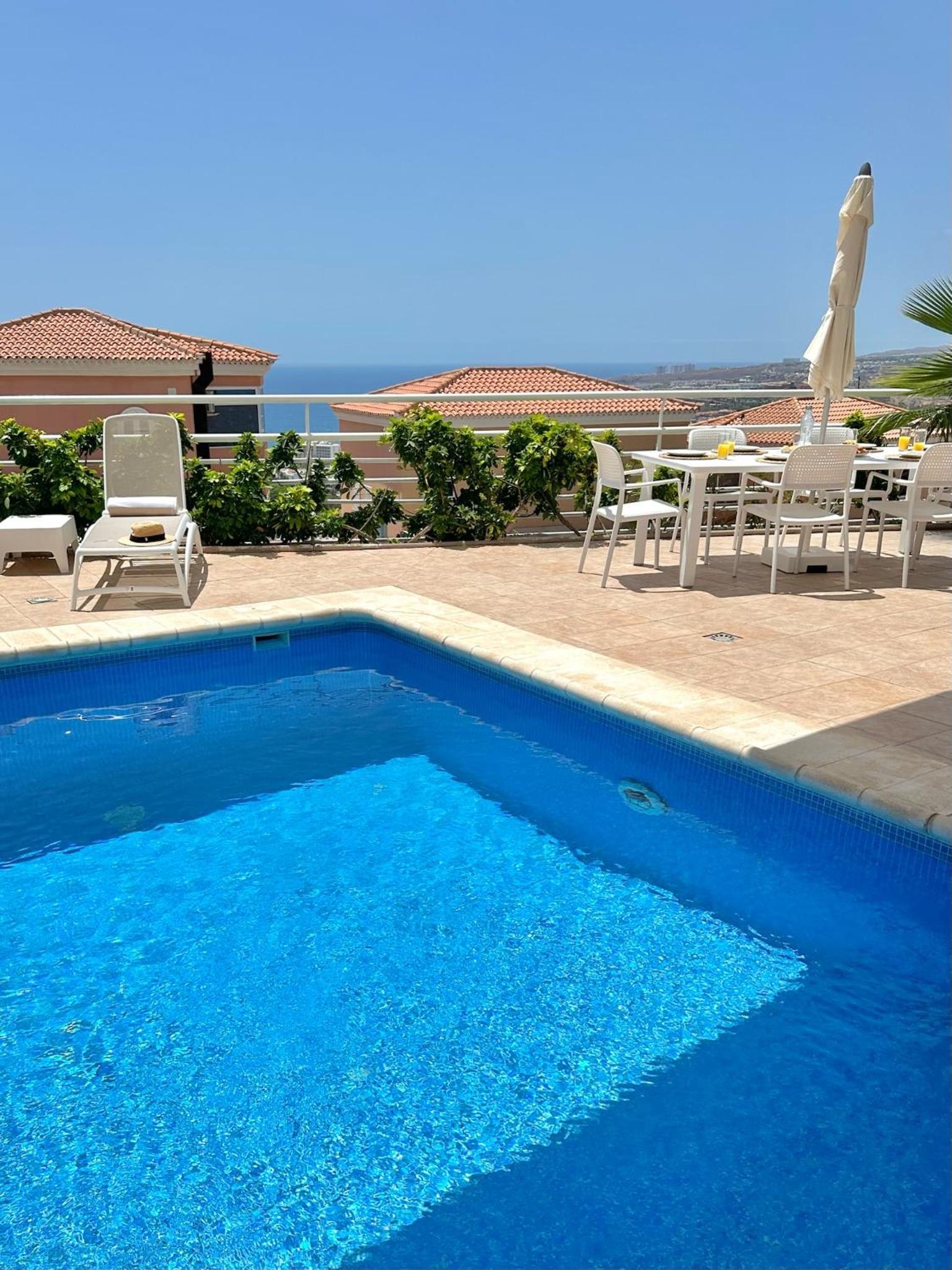 Luxury Villa Taoro private heated pool Free Car Except Christmas