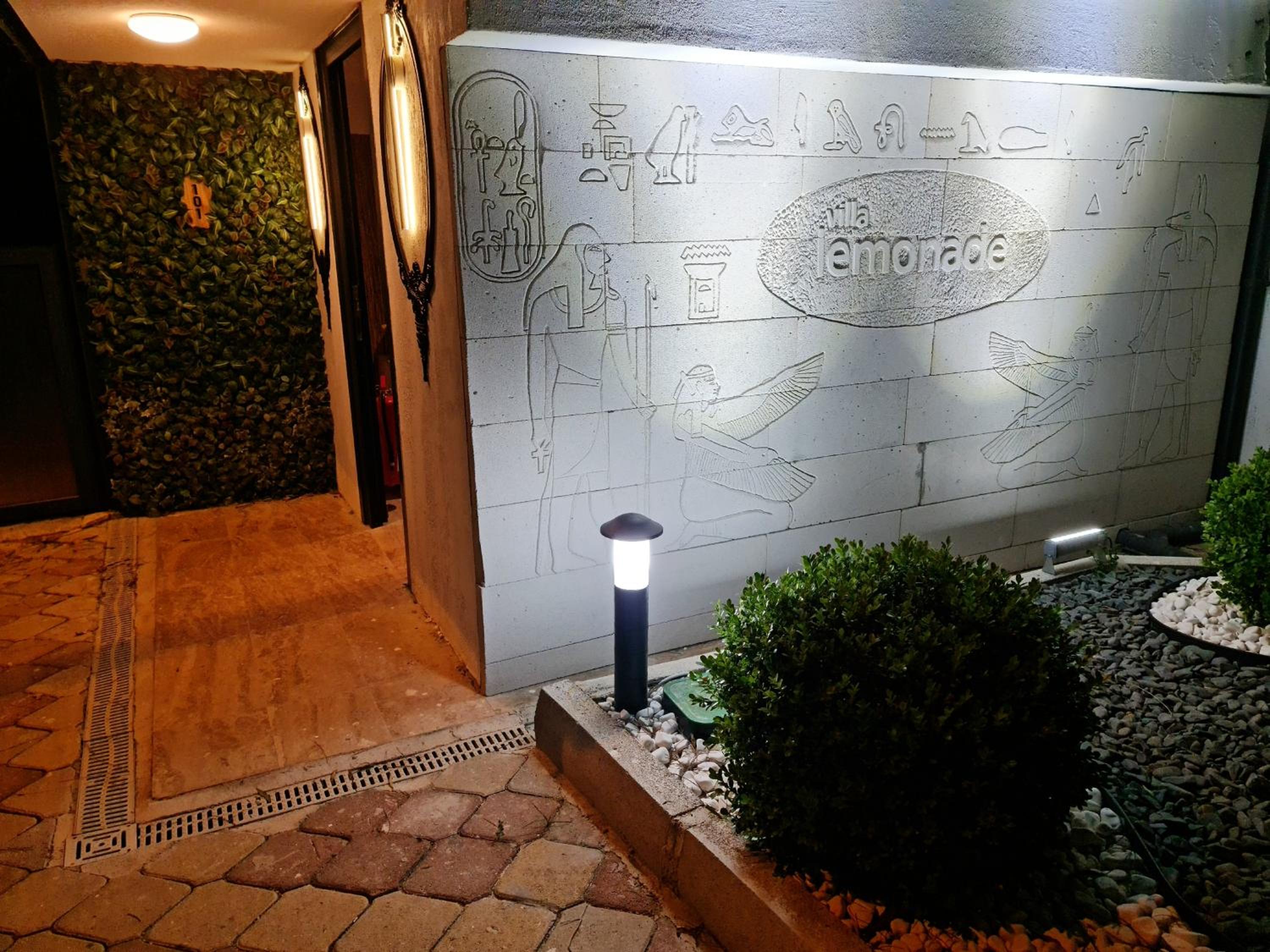 Villa Lemonade