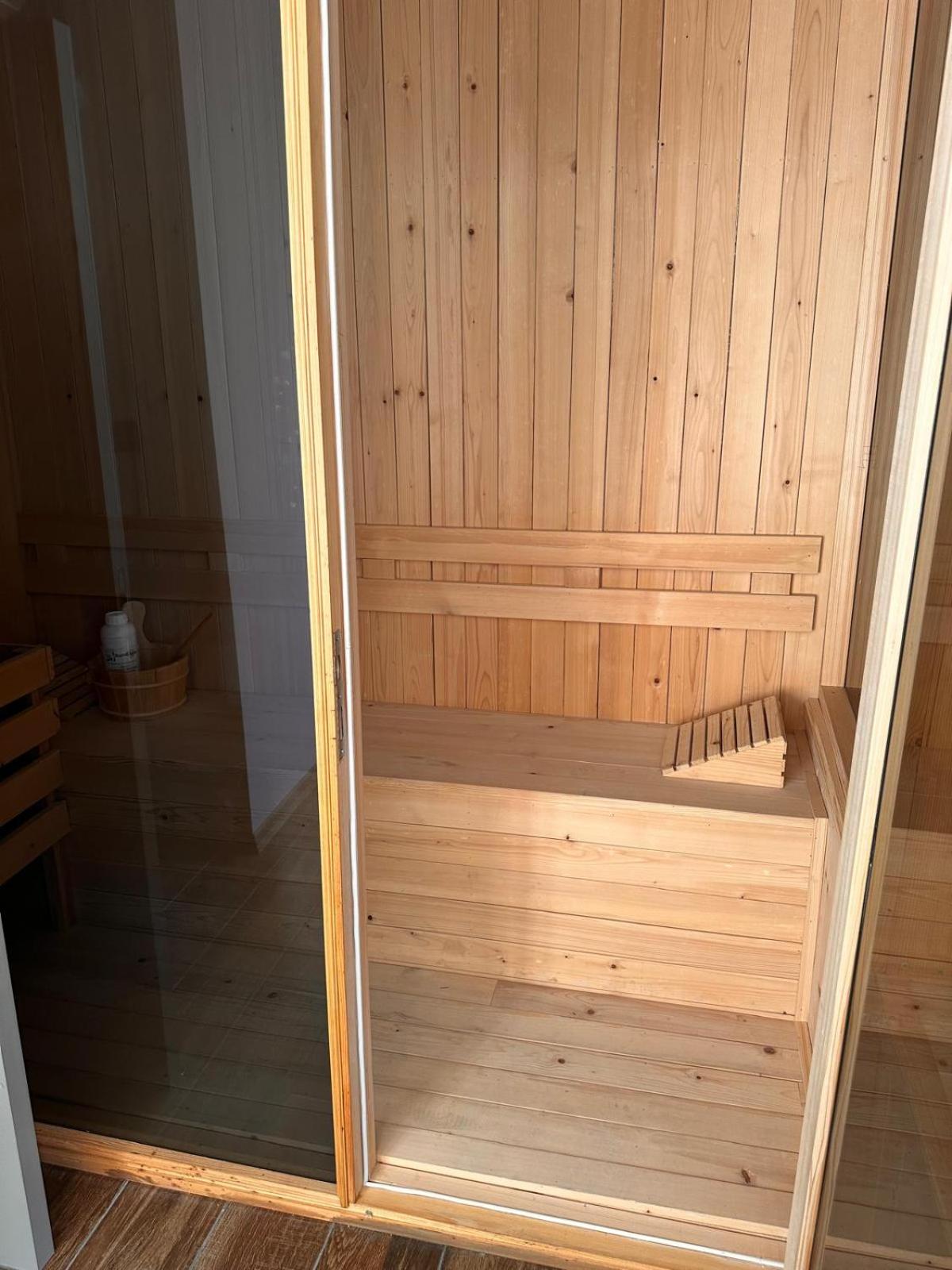 Peaceful Holiday Villas-Luxury-Jacuzzi-Sauna