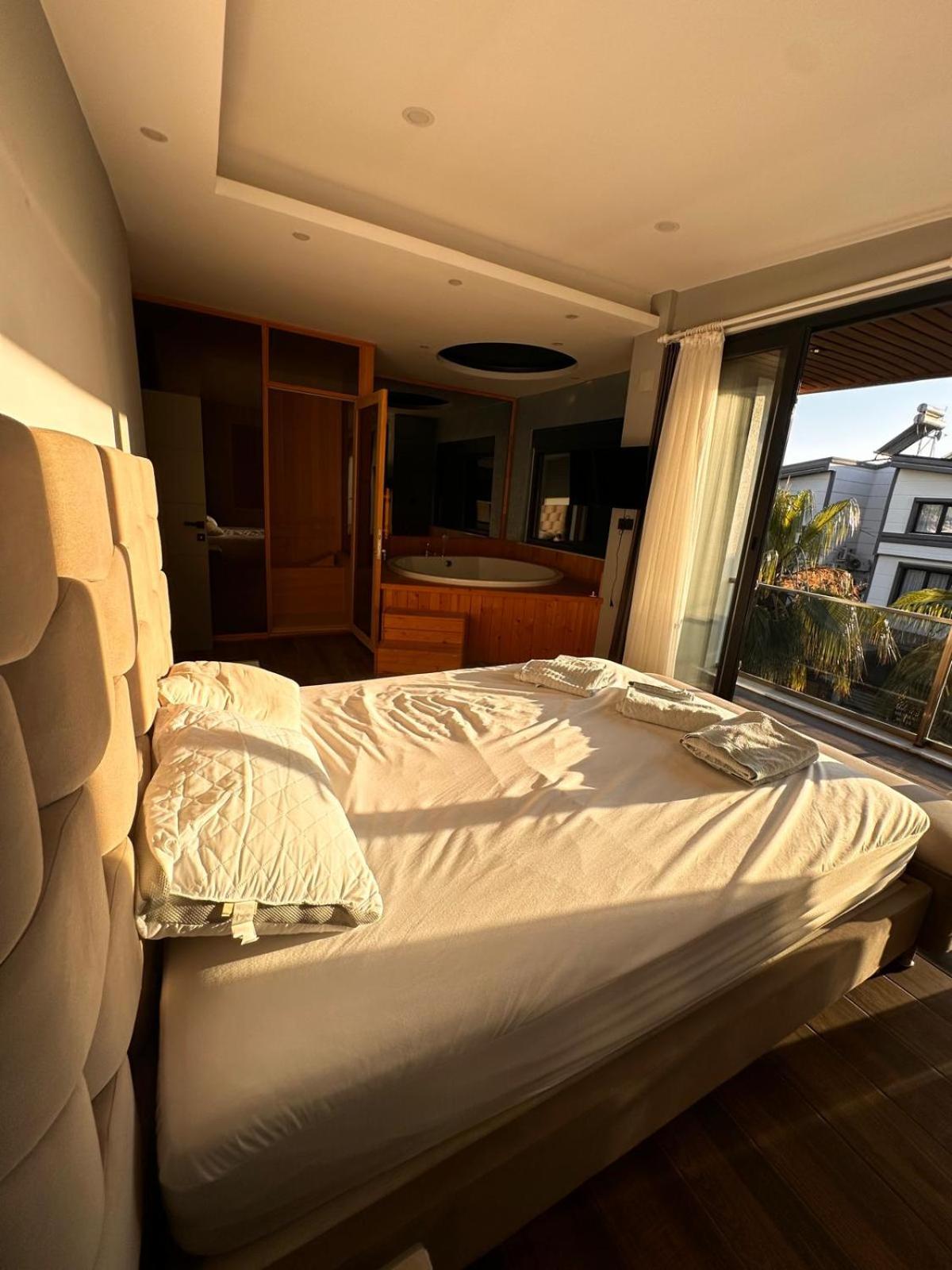 Peaceful Holiday Villas-Luxury-Jacuzzi-Sauna