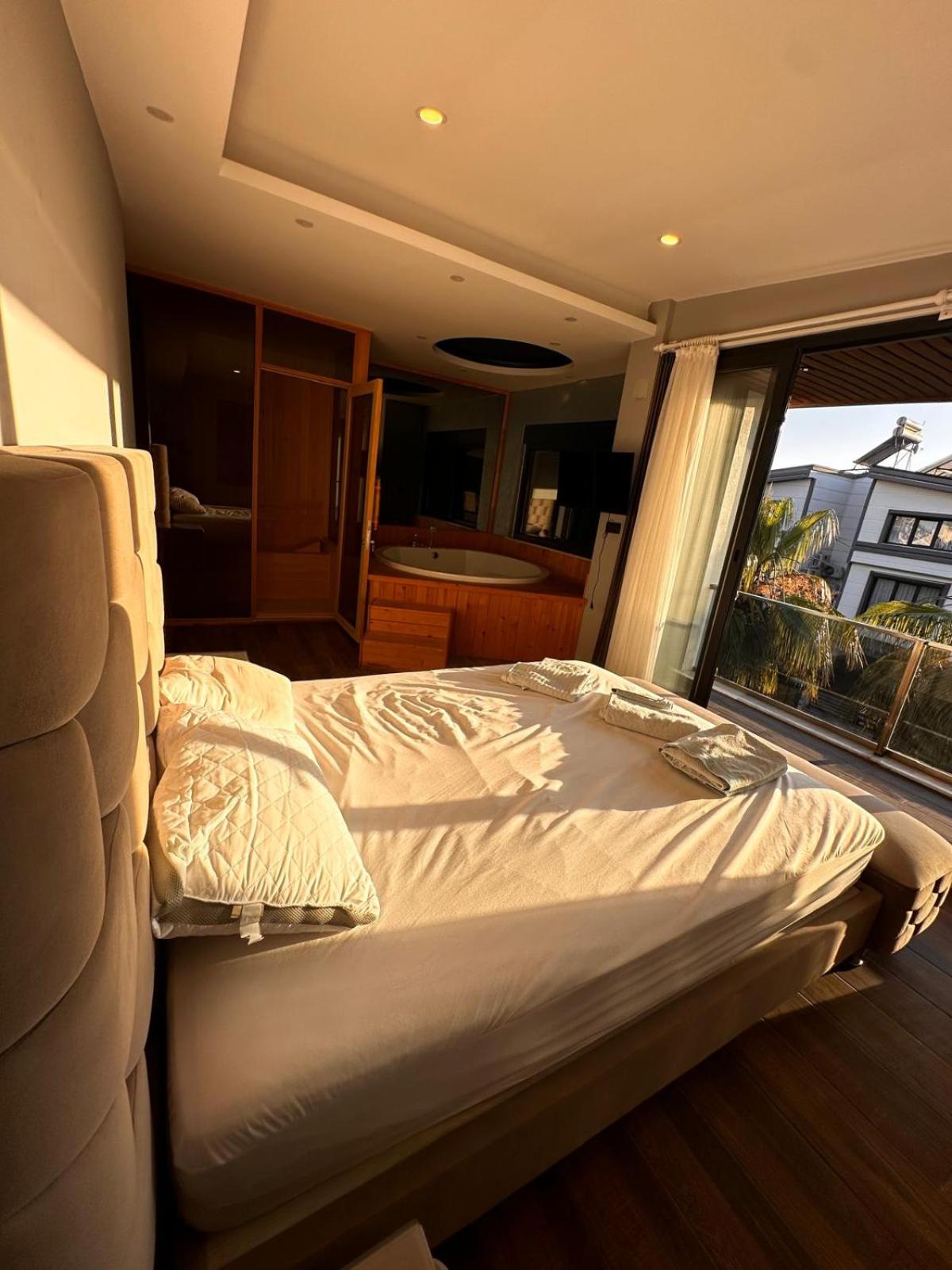 Peaceful Holiday Villas-Luxury-Jacuzzi-Sauna