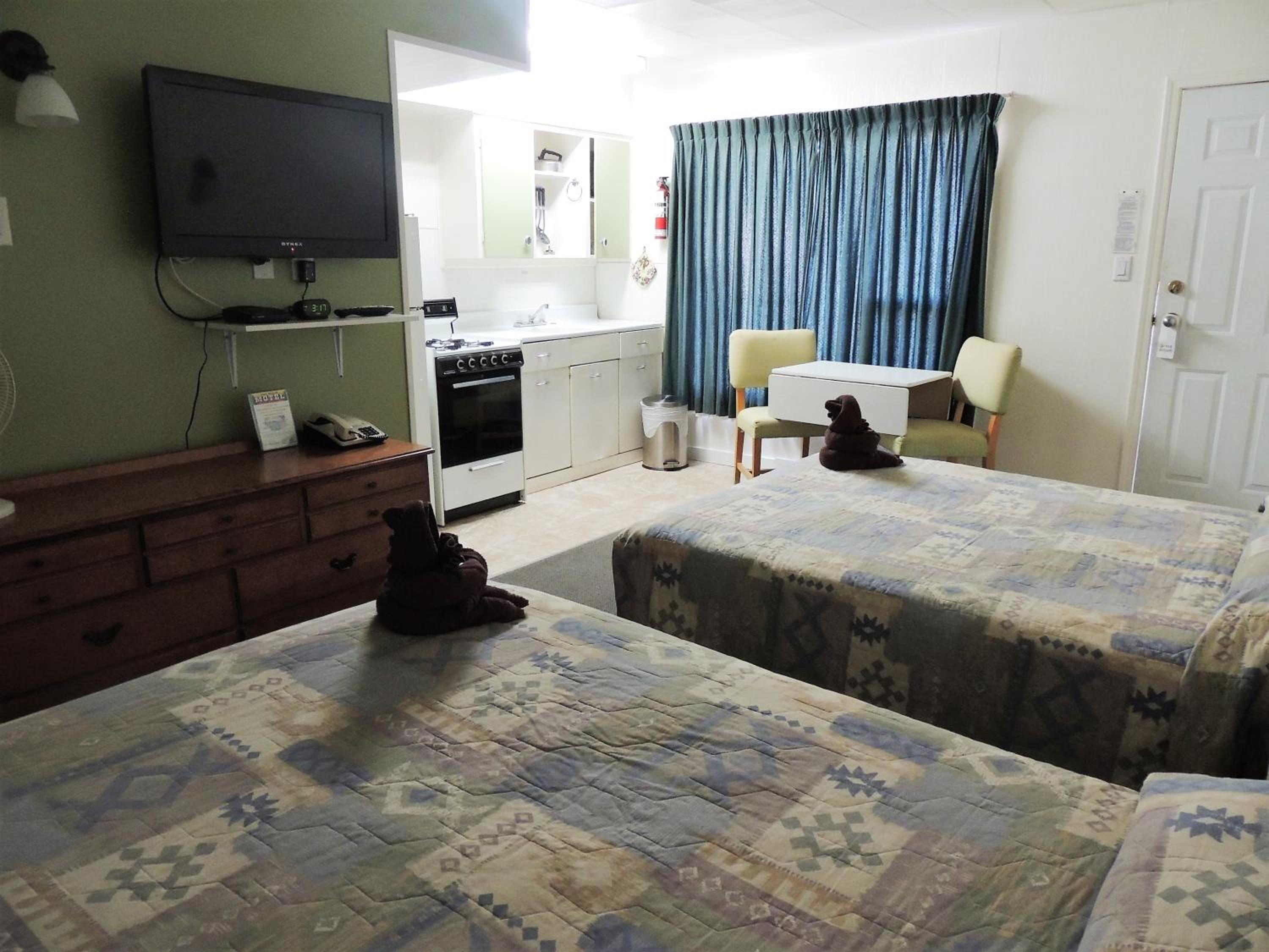 100 Mile Motel & RV Park