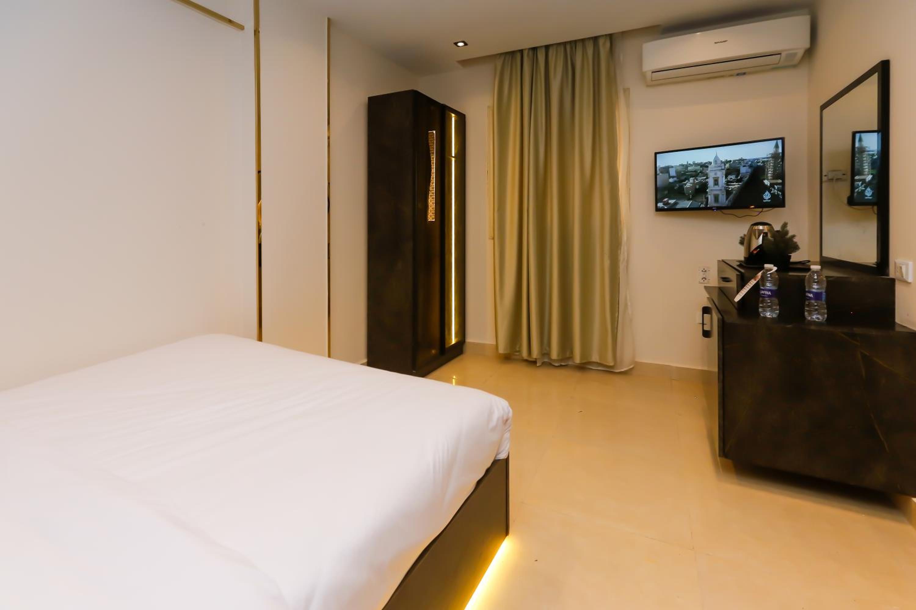 Crowne Pyramids View inn