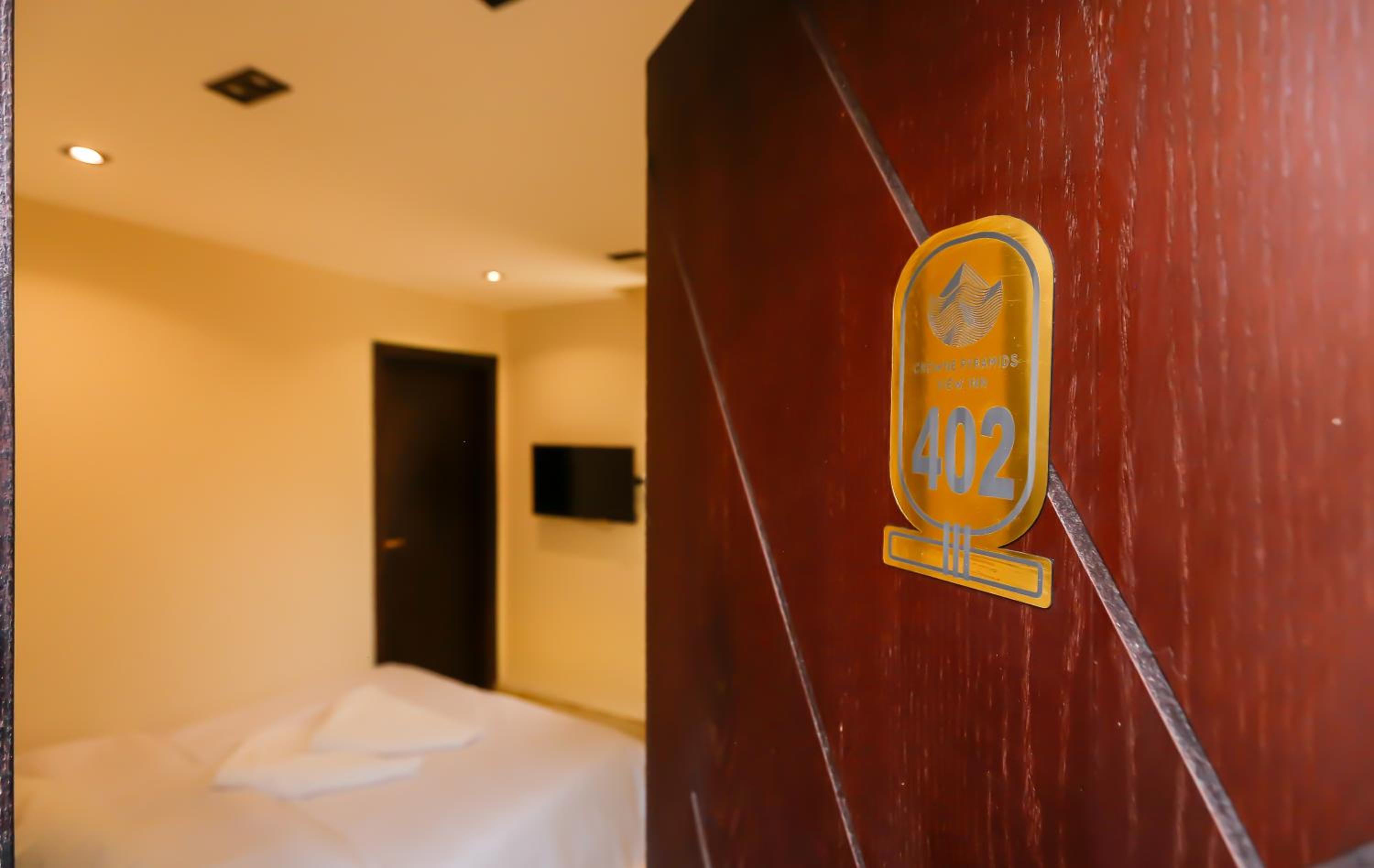 Crowne Pyramids View inn