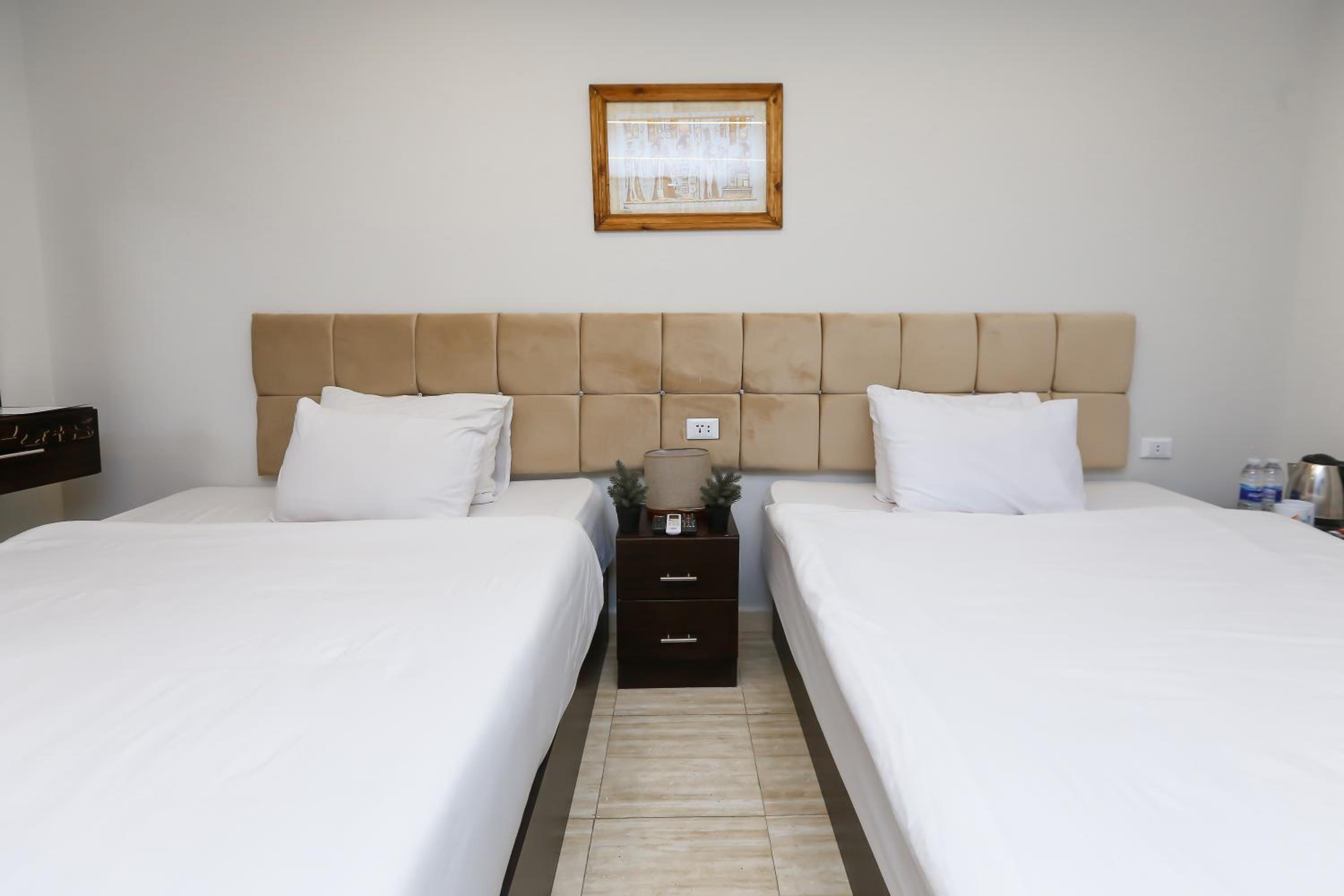 Crowne Pyramids View inn