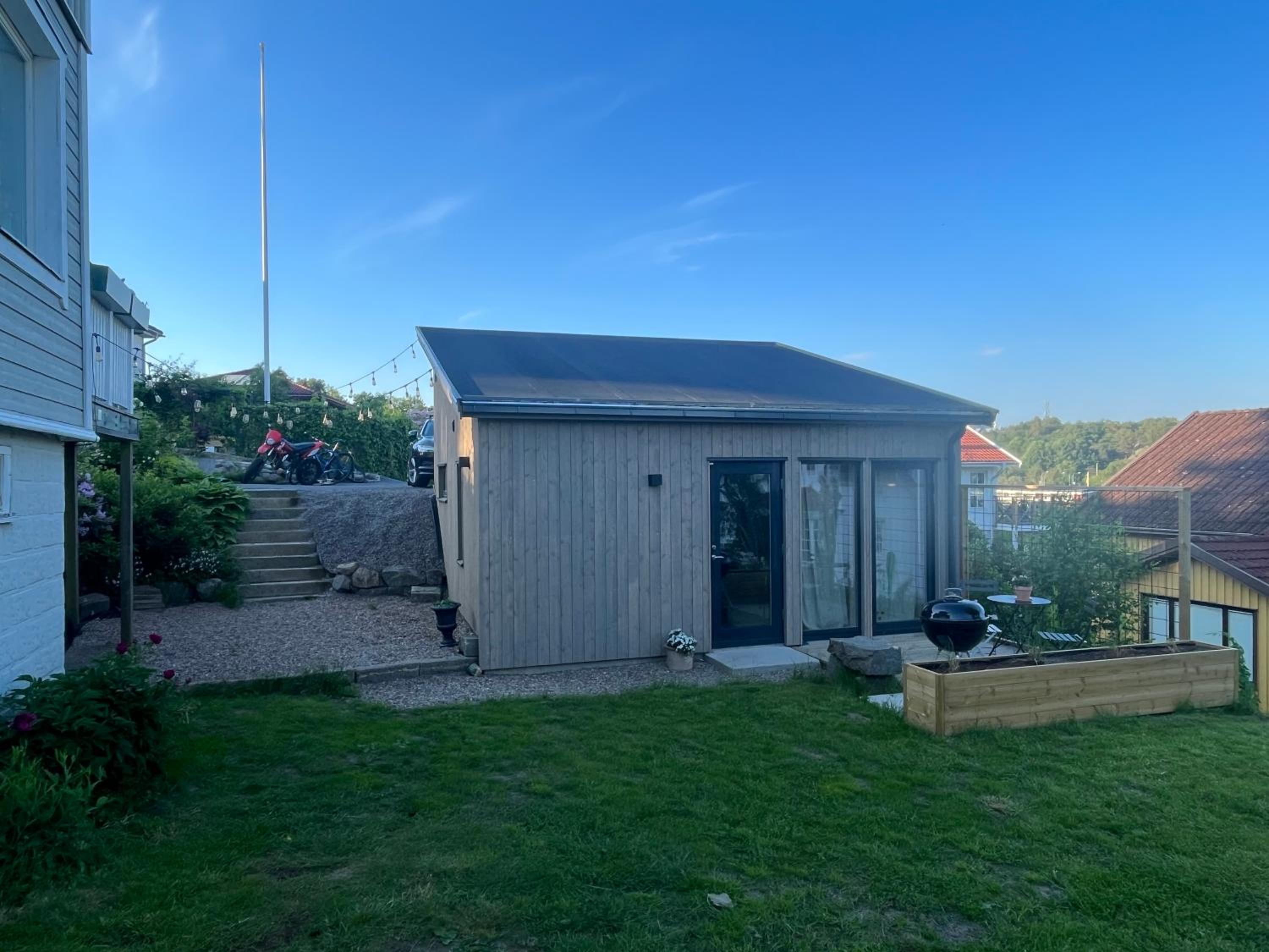 Mysigt attefallshus med närhet till stad och hav view 5