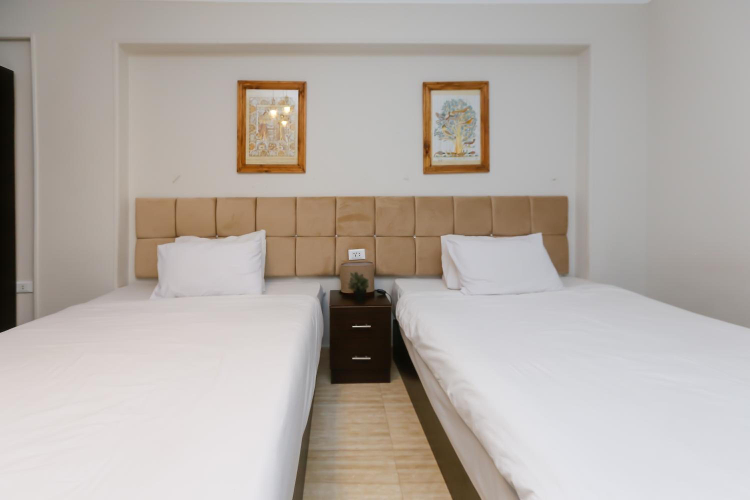 Crowne Pyramids View inn