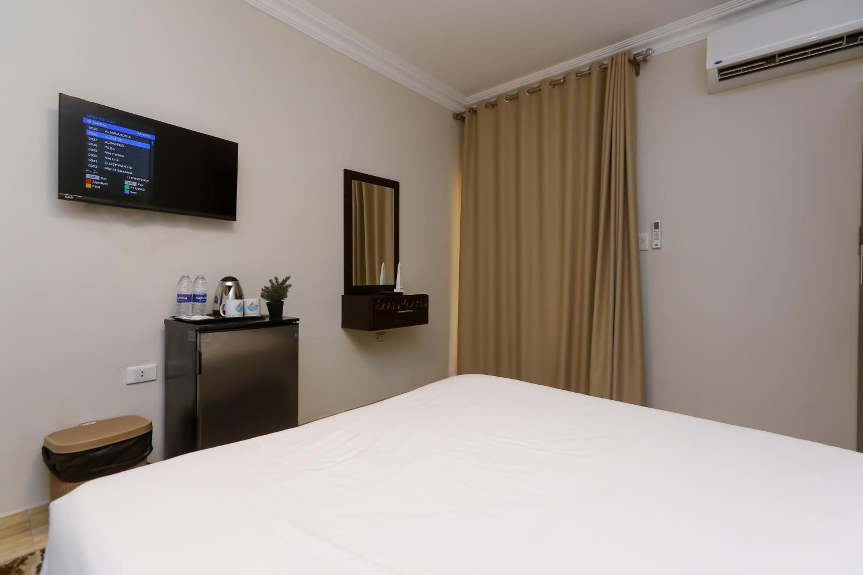 Crowne Pyramids View inn